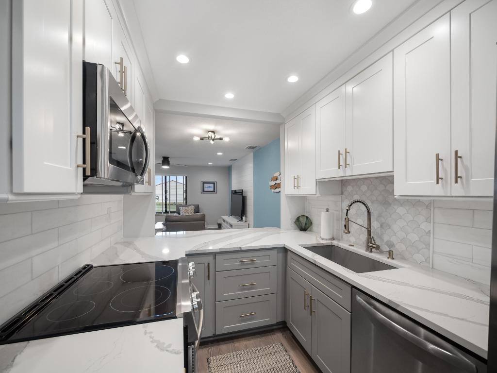 5443 SE Miles Grant Road 206