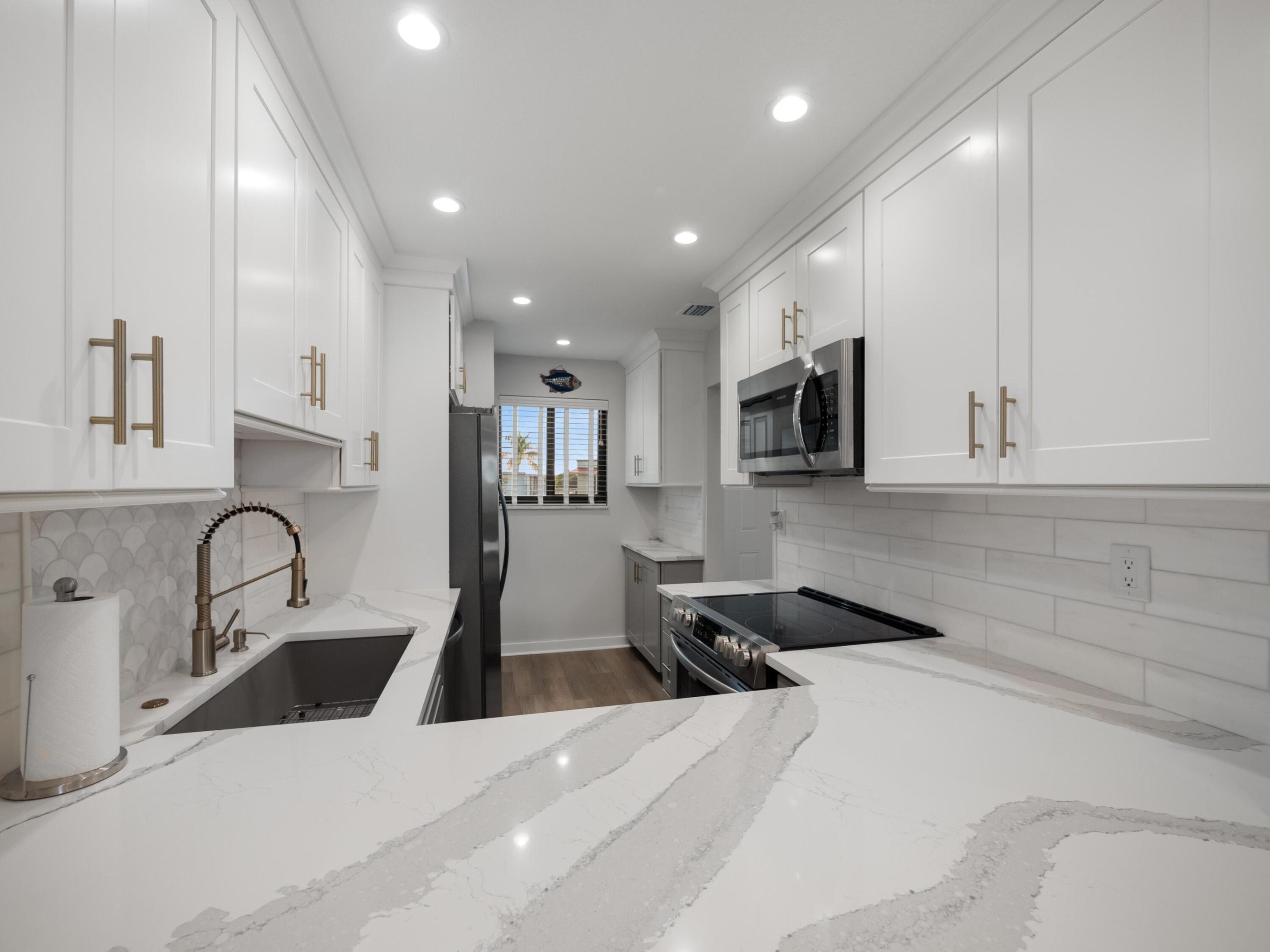 5443 SE Miles Grant Road 206