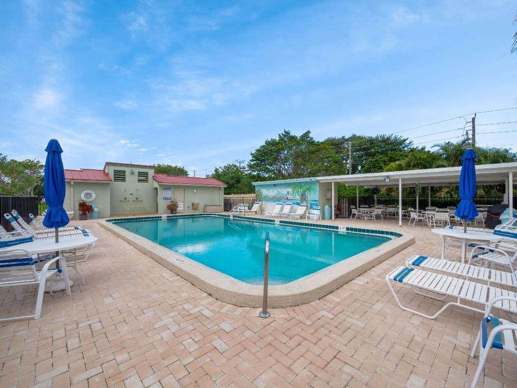 5443 SE Miles Grant Road 206