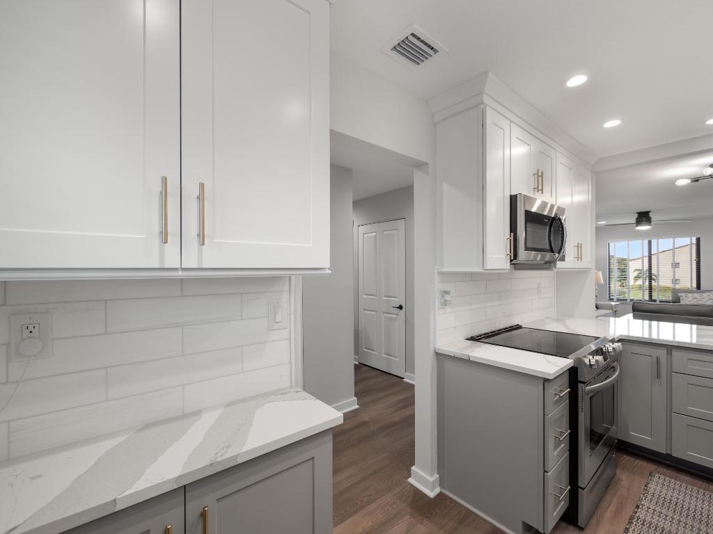 5443 SE Miles Grant Road 206