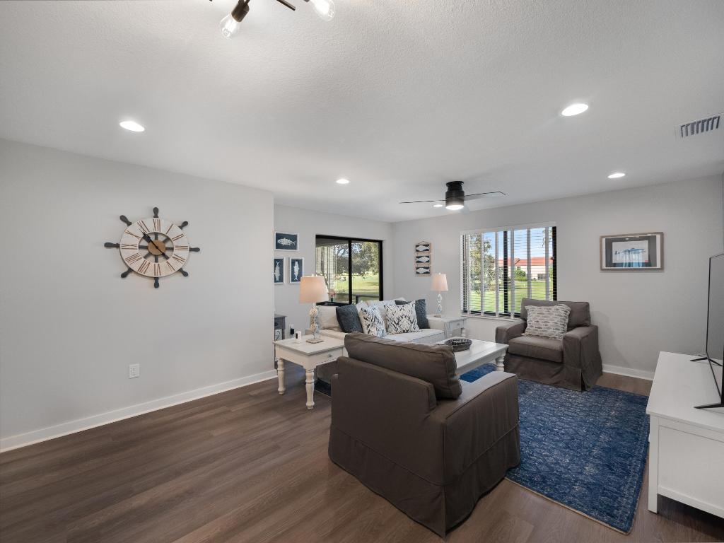 5443 SE Miles Grant Road 206