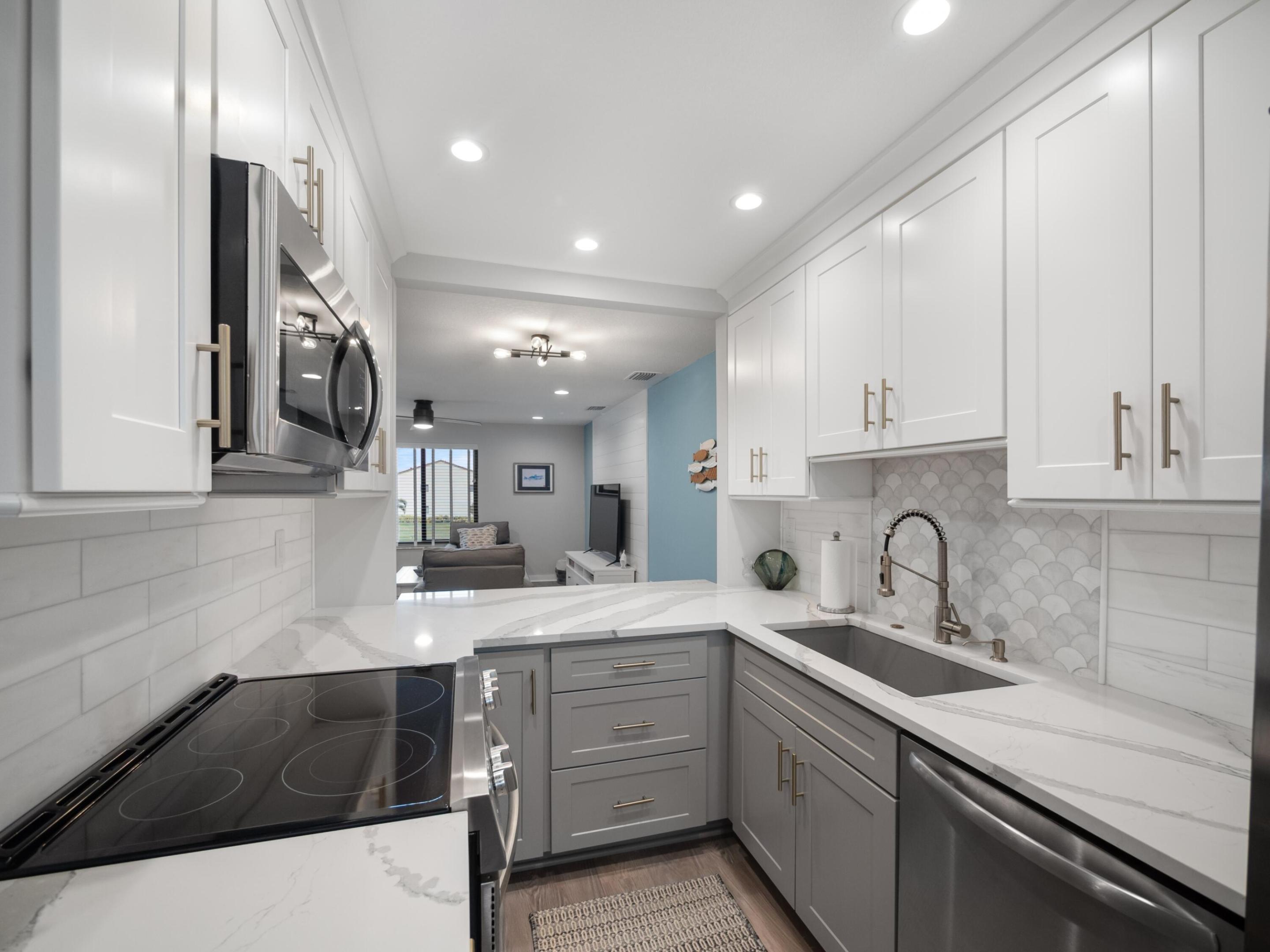 5443 SE Miles Grant Road 206