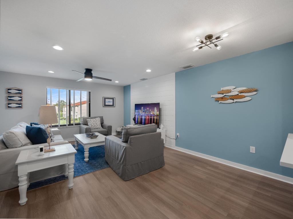 5443 SE Miles Grant Road 206