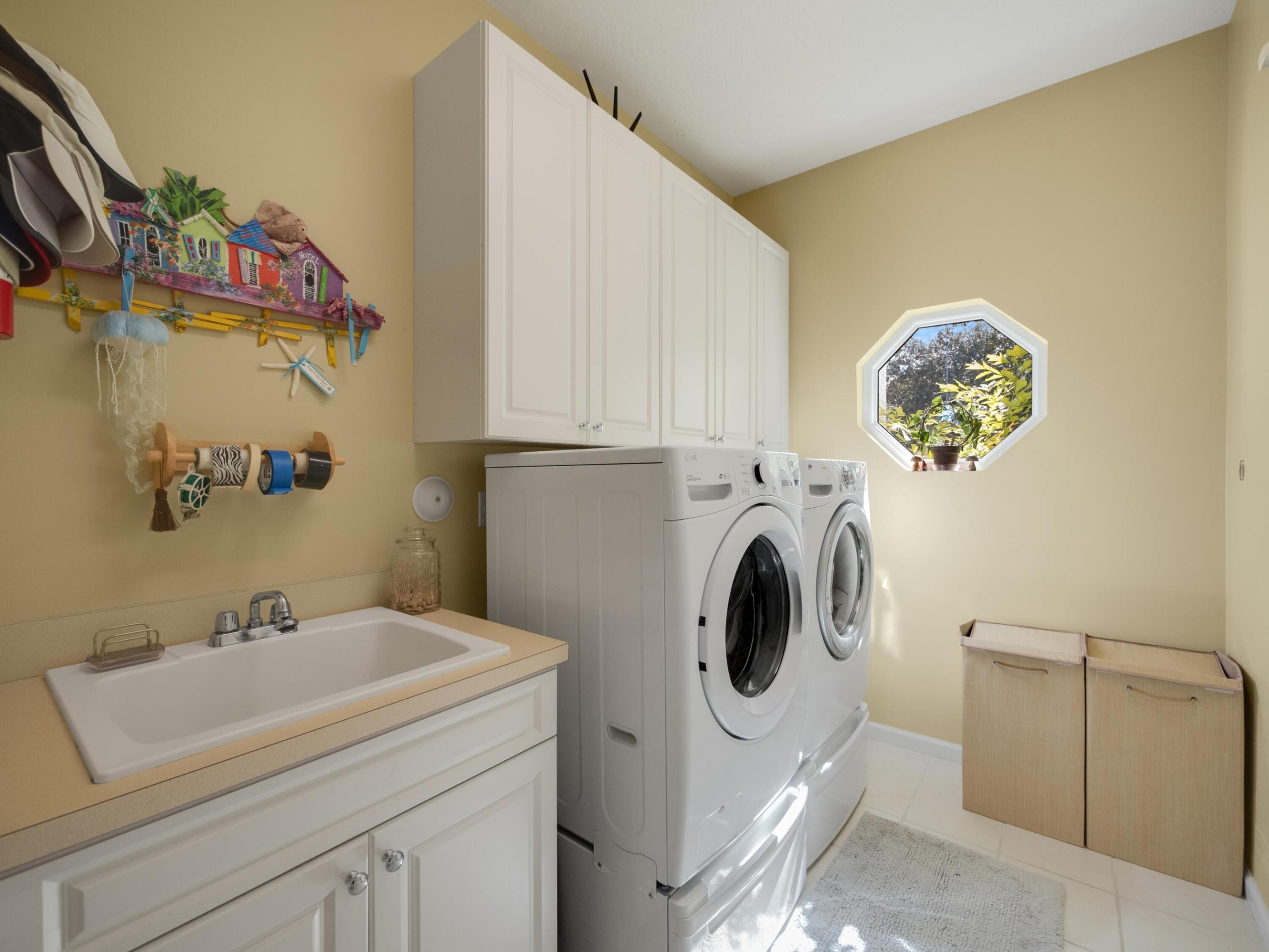 8582 SW Sea Captain Drive