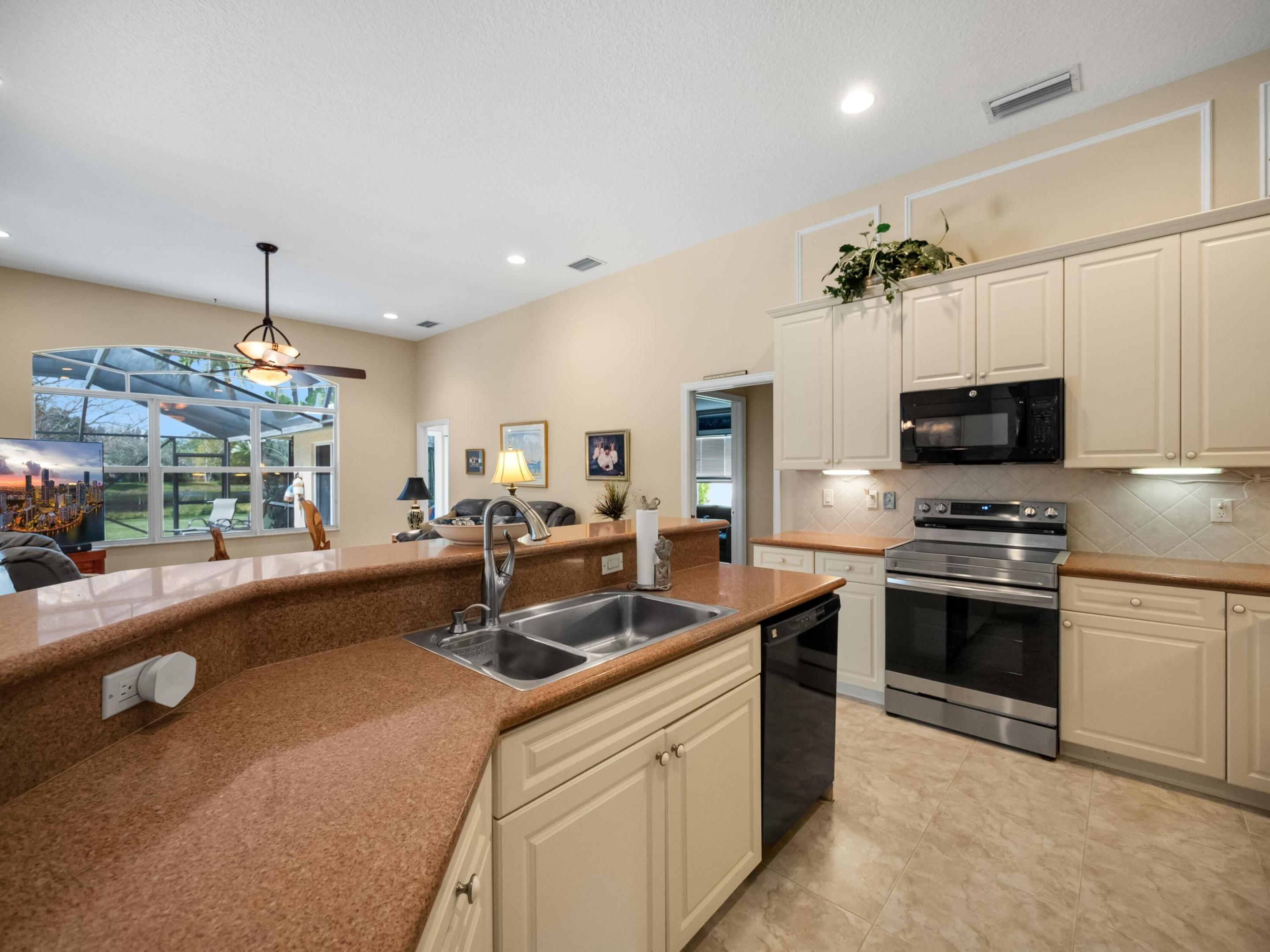 8114 SW Yachtsmans Drive