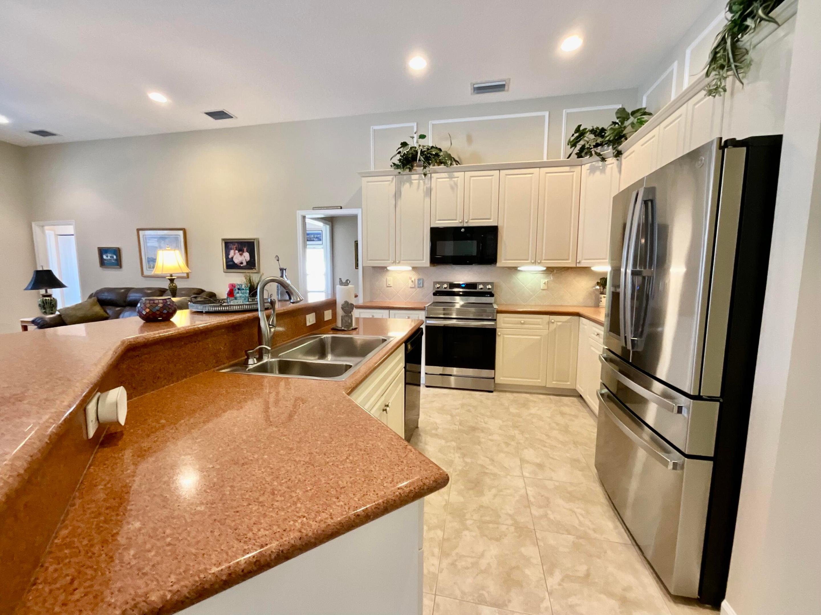 8114 SW Yachtsmans Drive