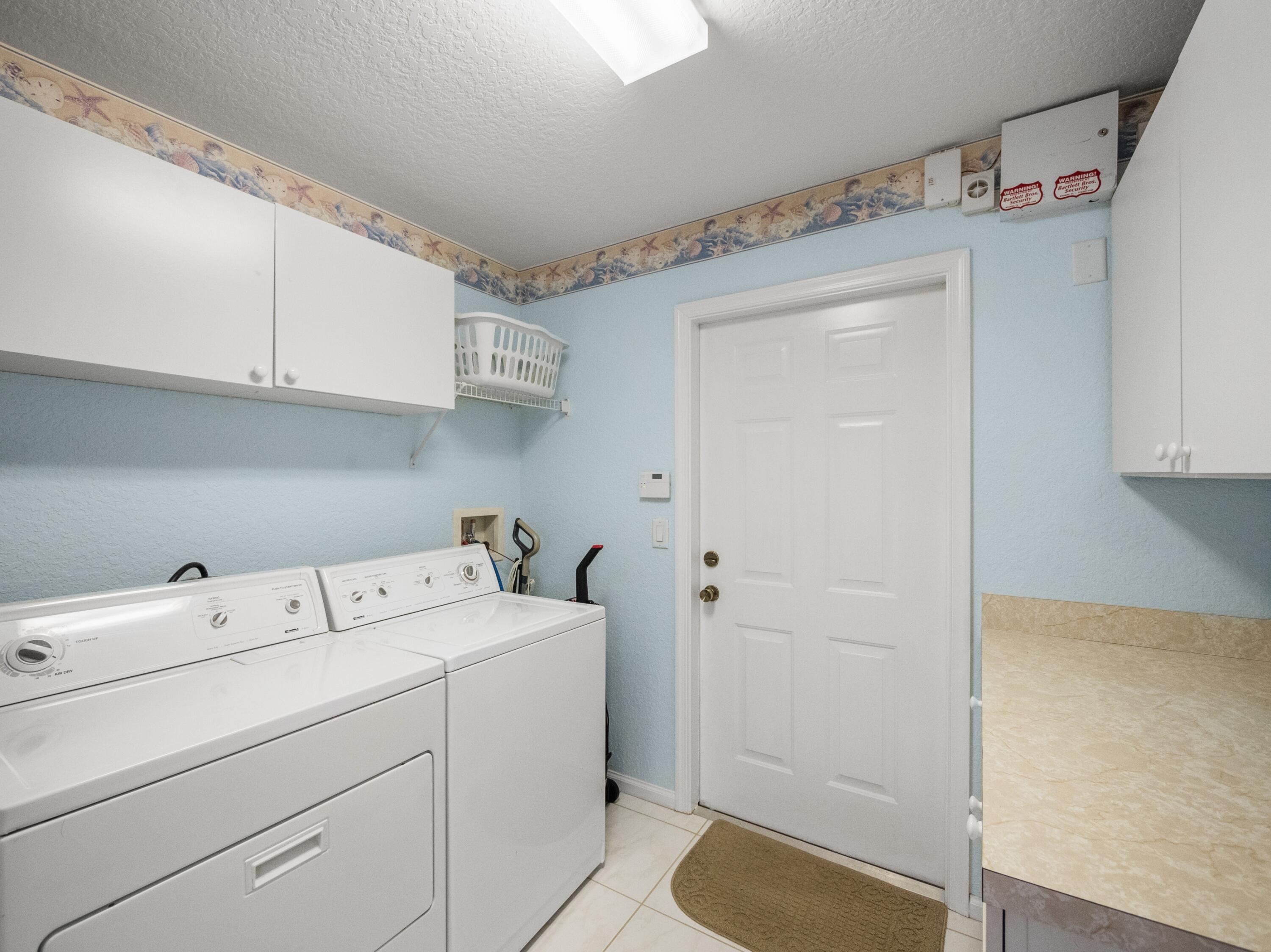 221 SW Whitewood Drive