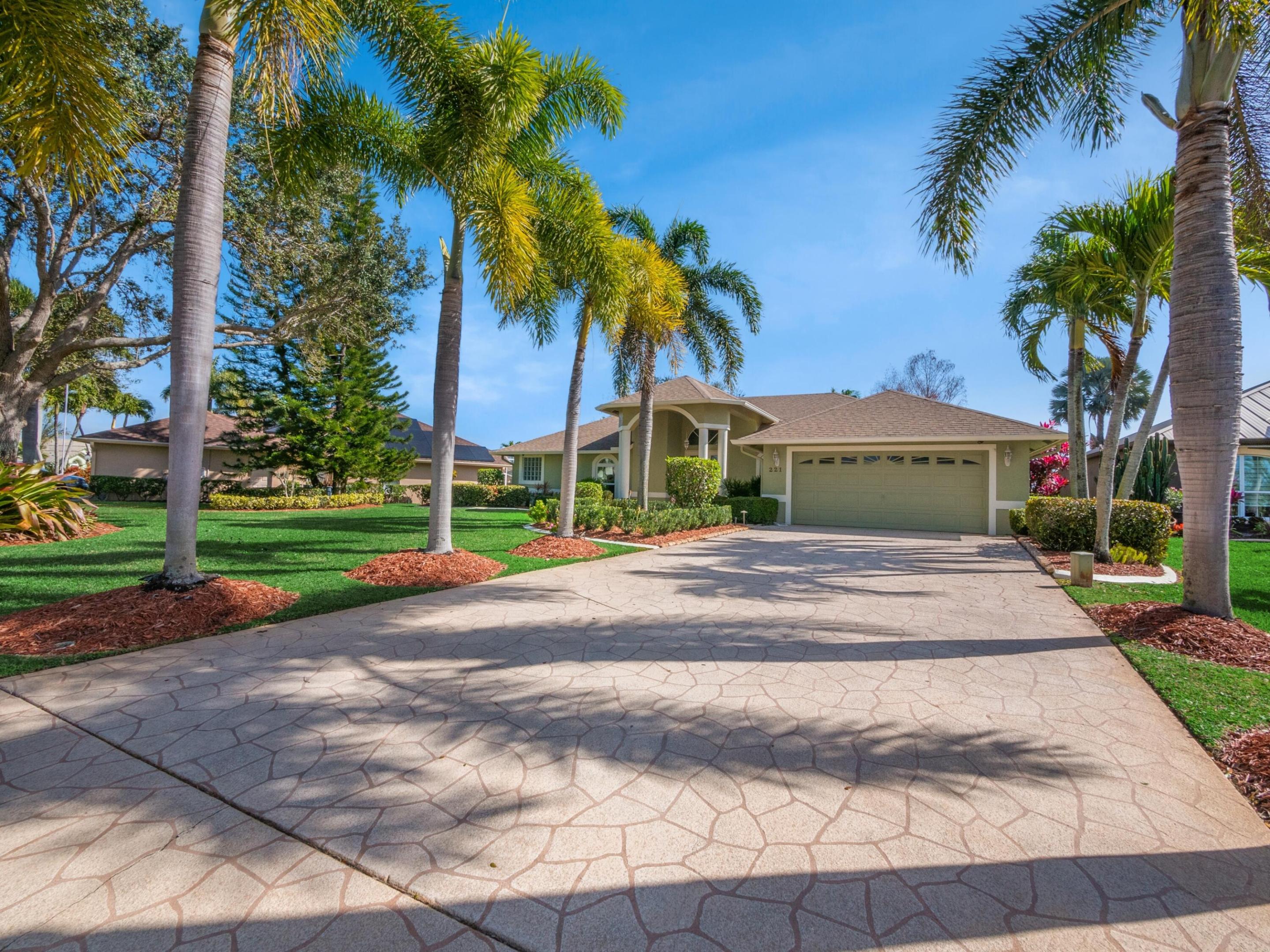 221 SW Whitewood Drive