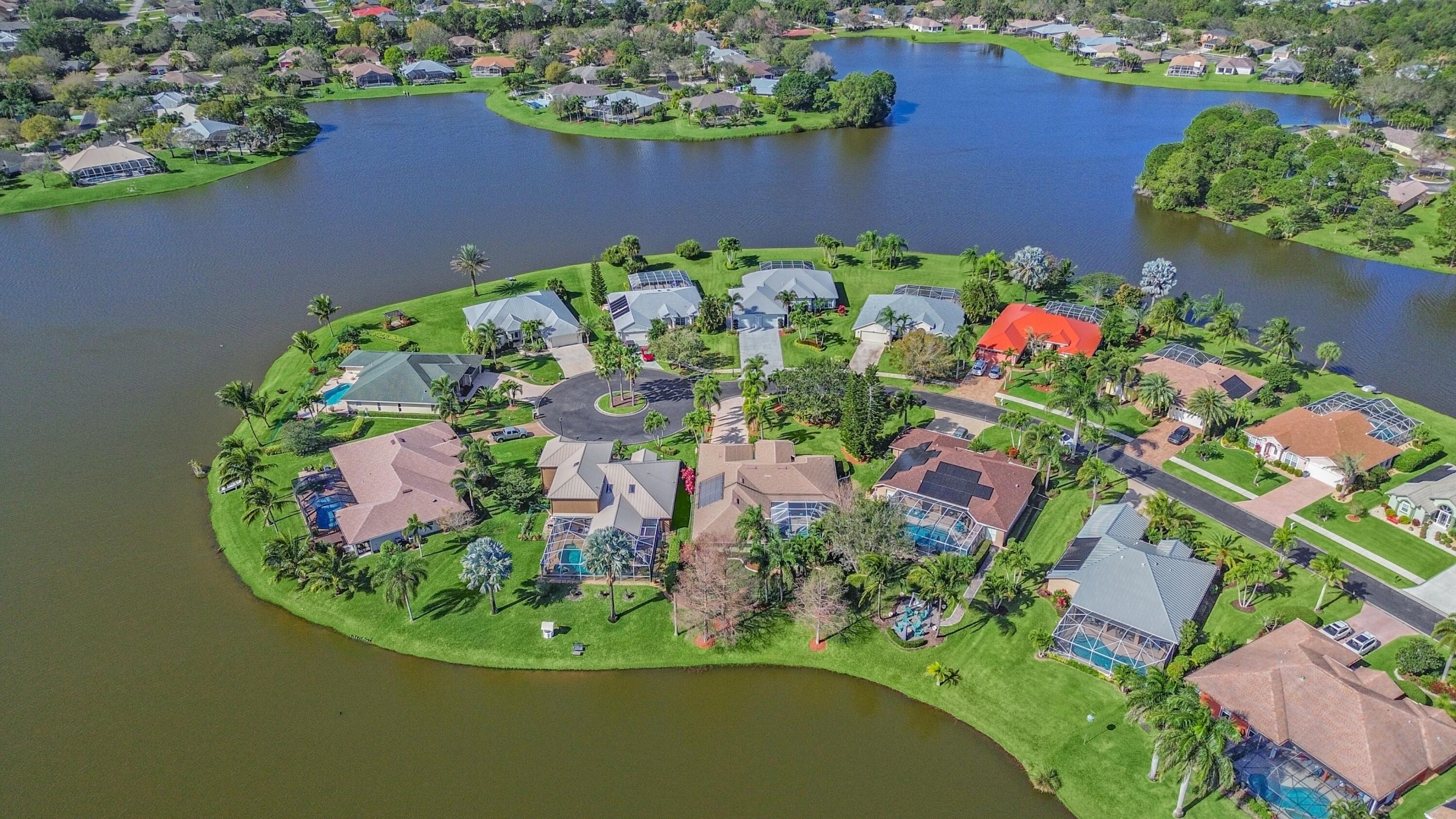 221 SW Whitewood Drive