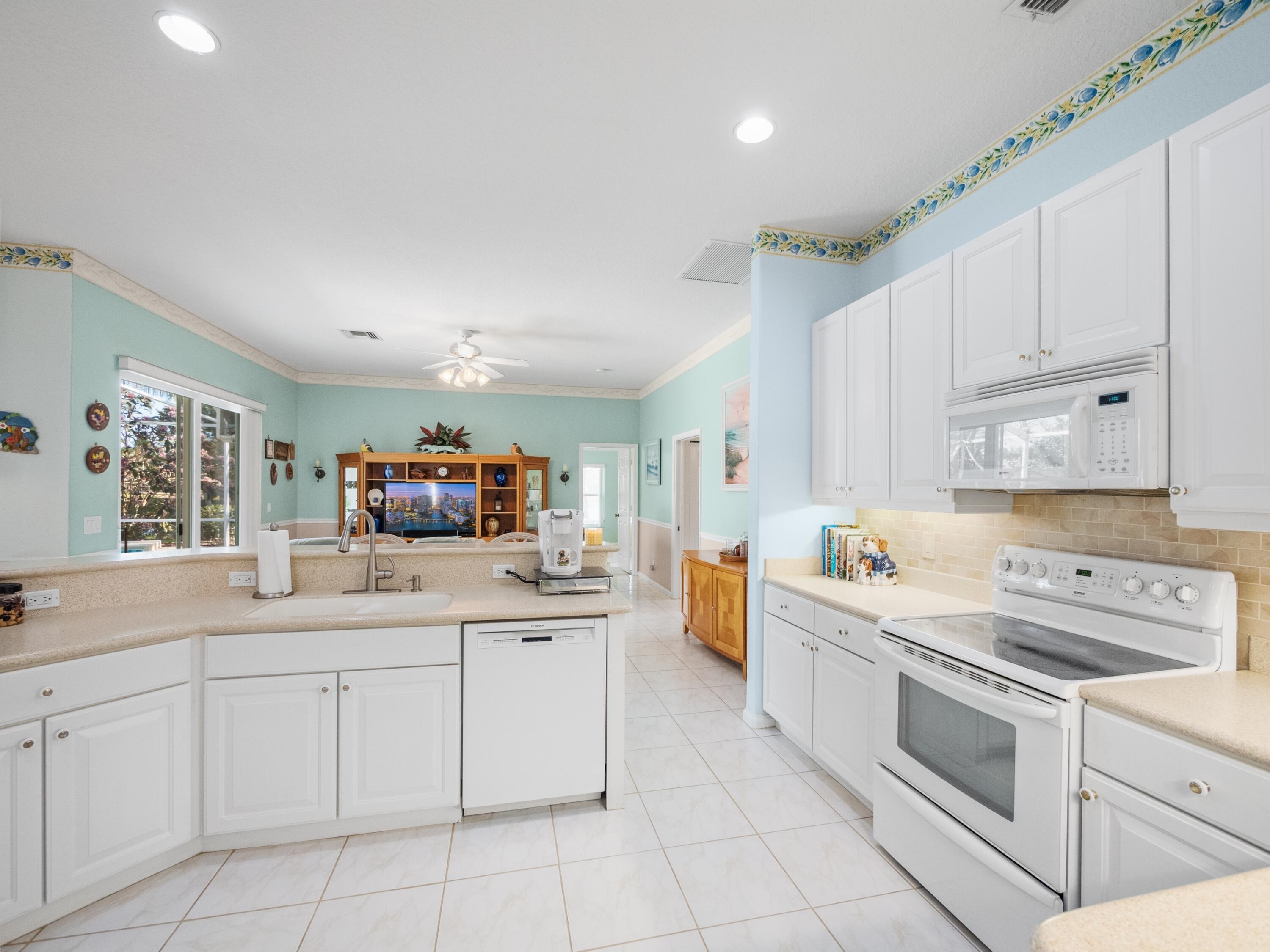 221 SW Whitewood Drive