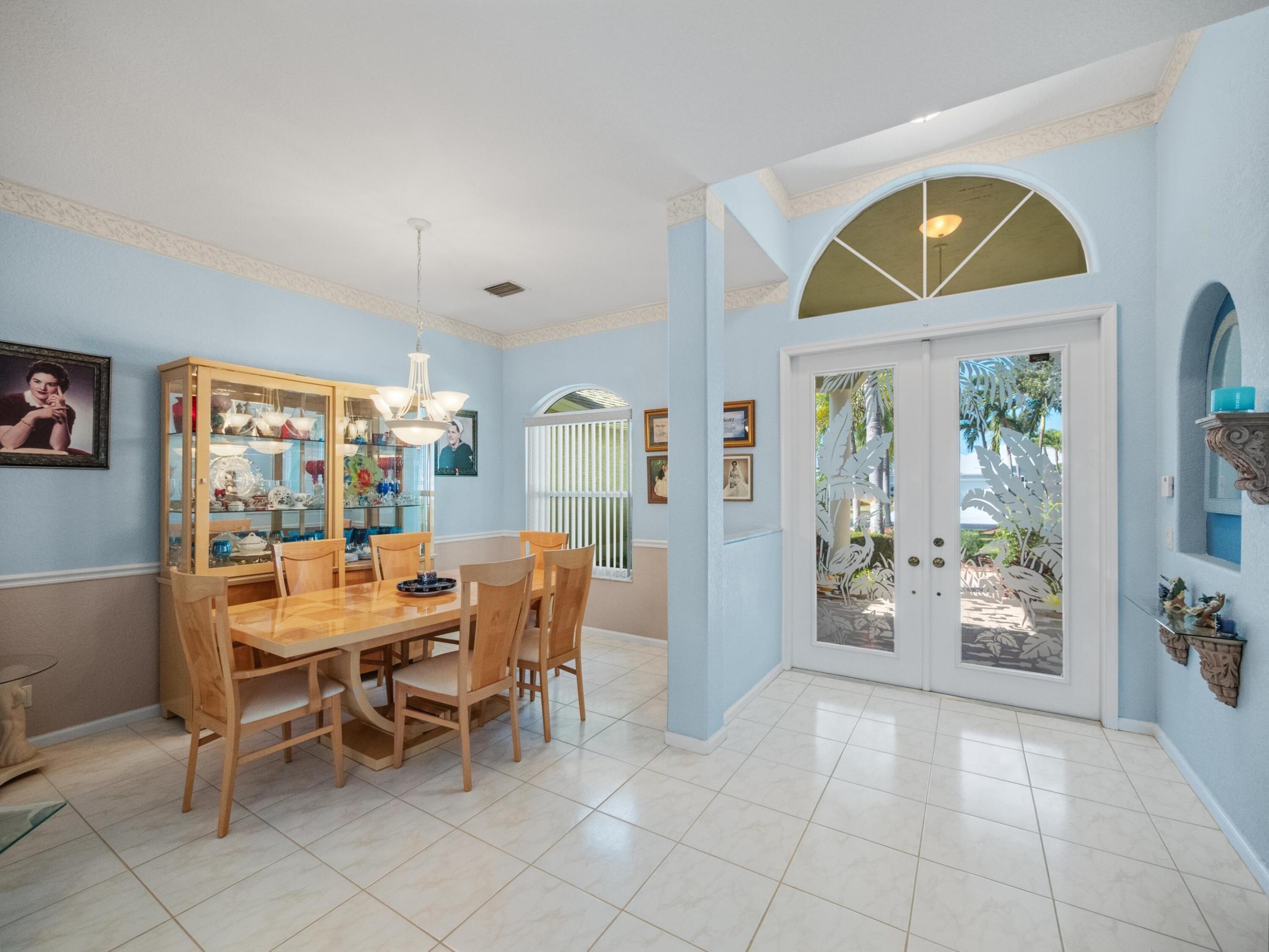 221 SW Whitewood Drive