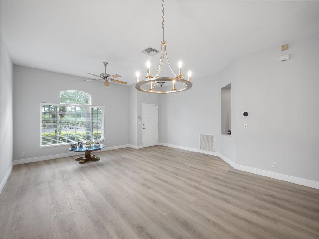 2432 SE Springtree Place