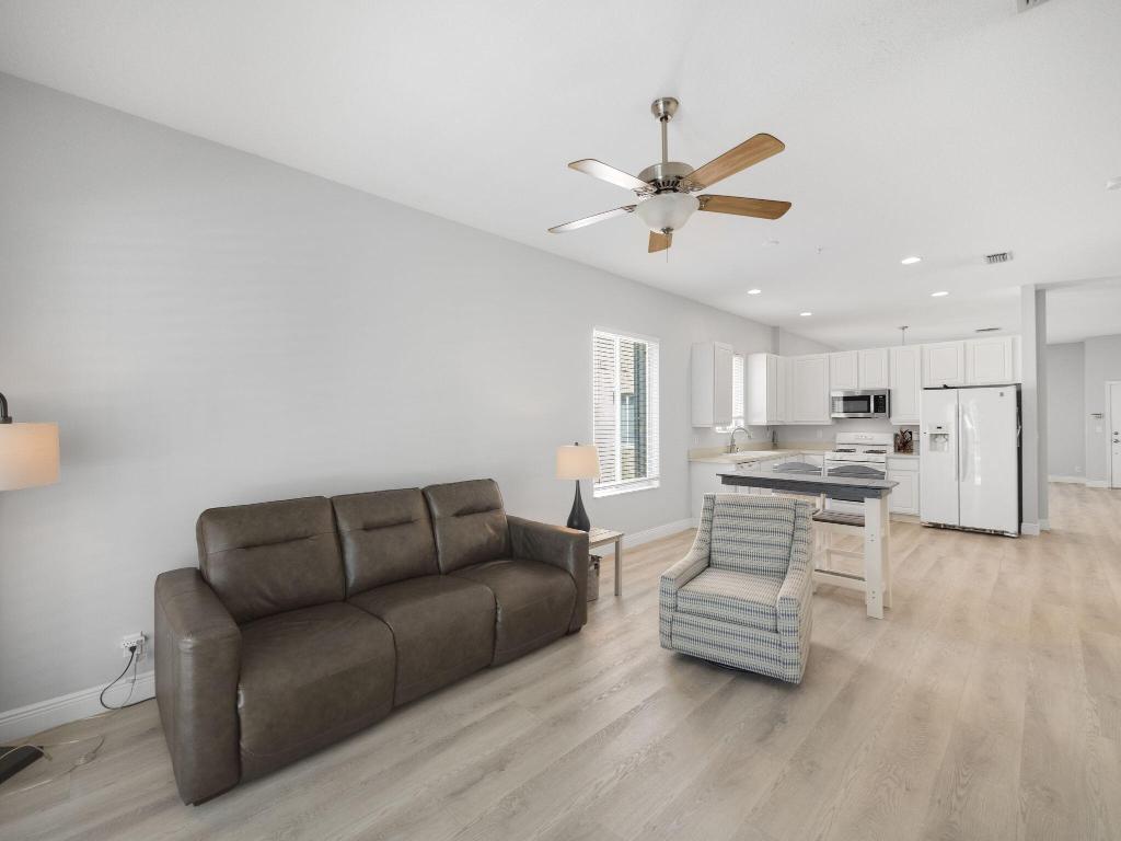 2432 SE Springtree Place