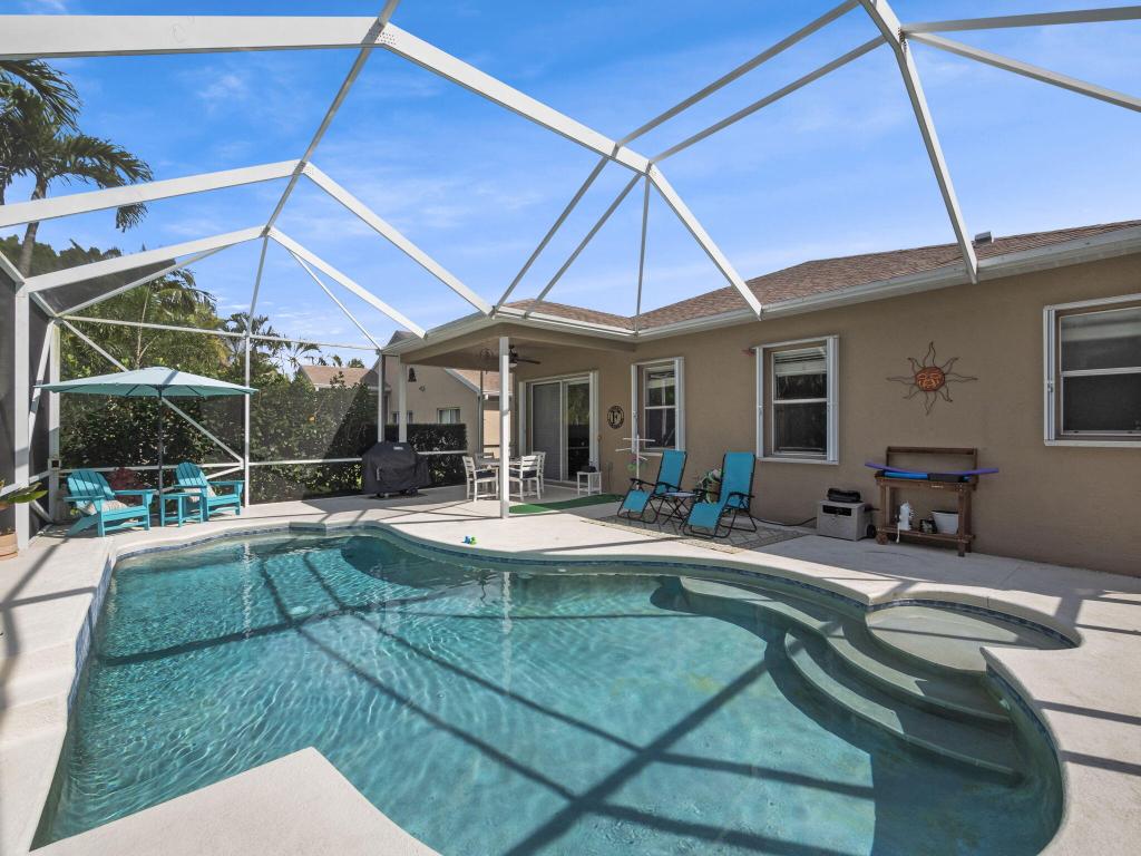 2432 SE Springtree Place