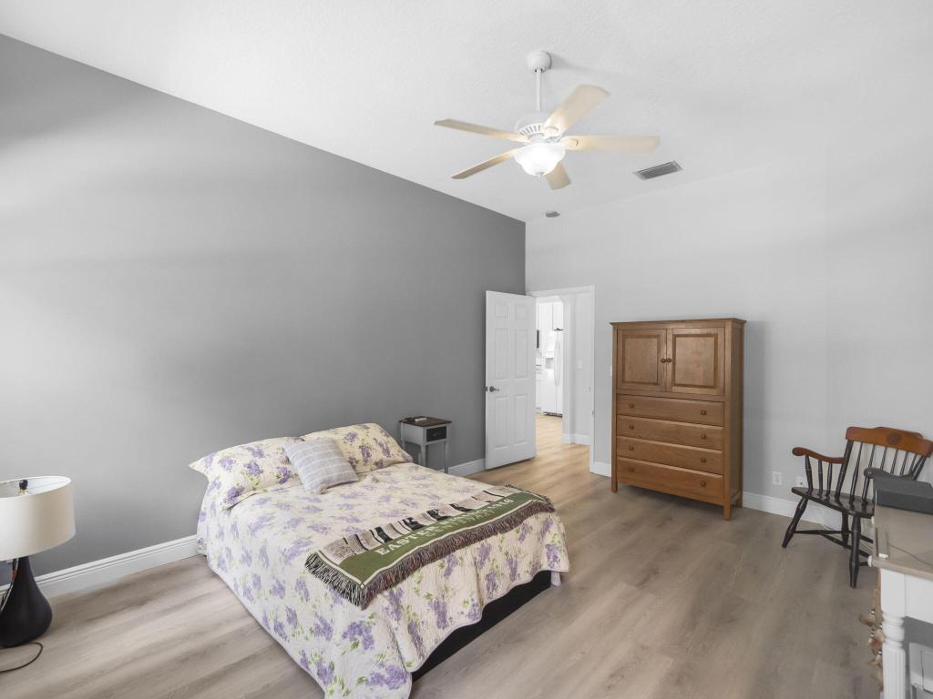 2432 SE Springtree Place