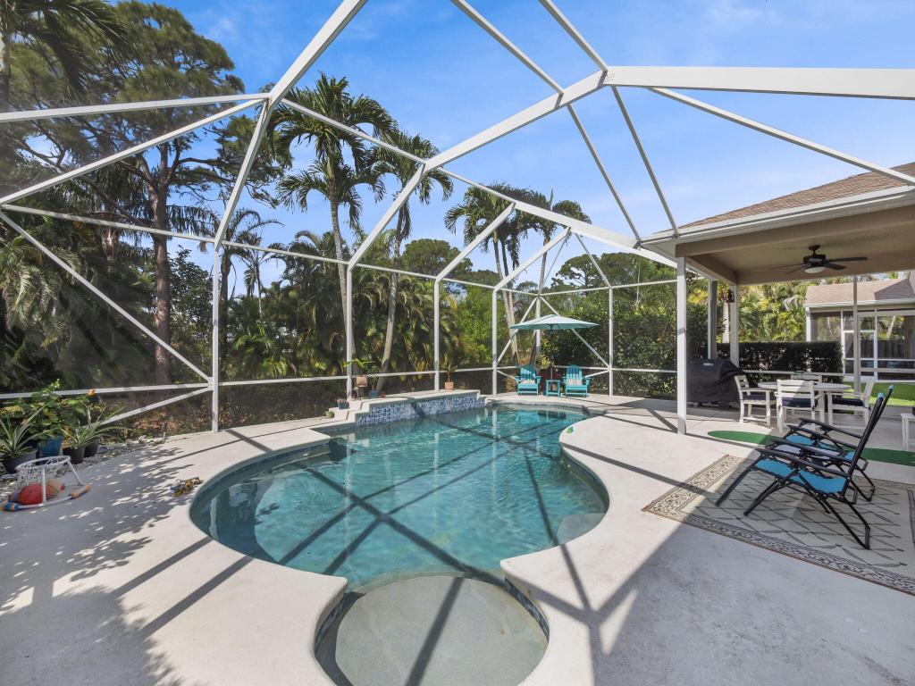 2432 SE Springtree Place