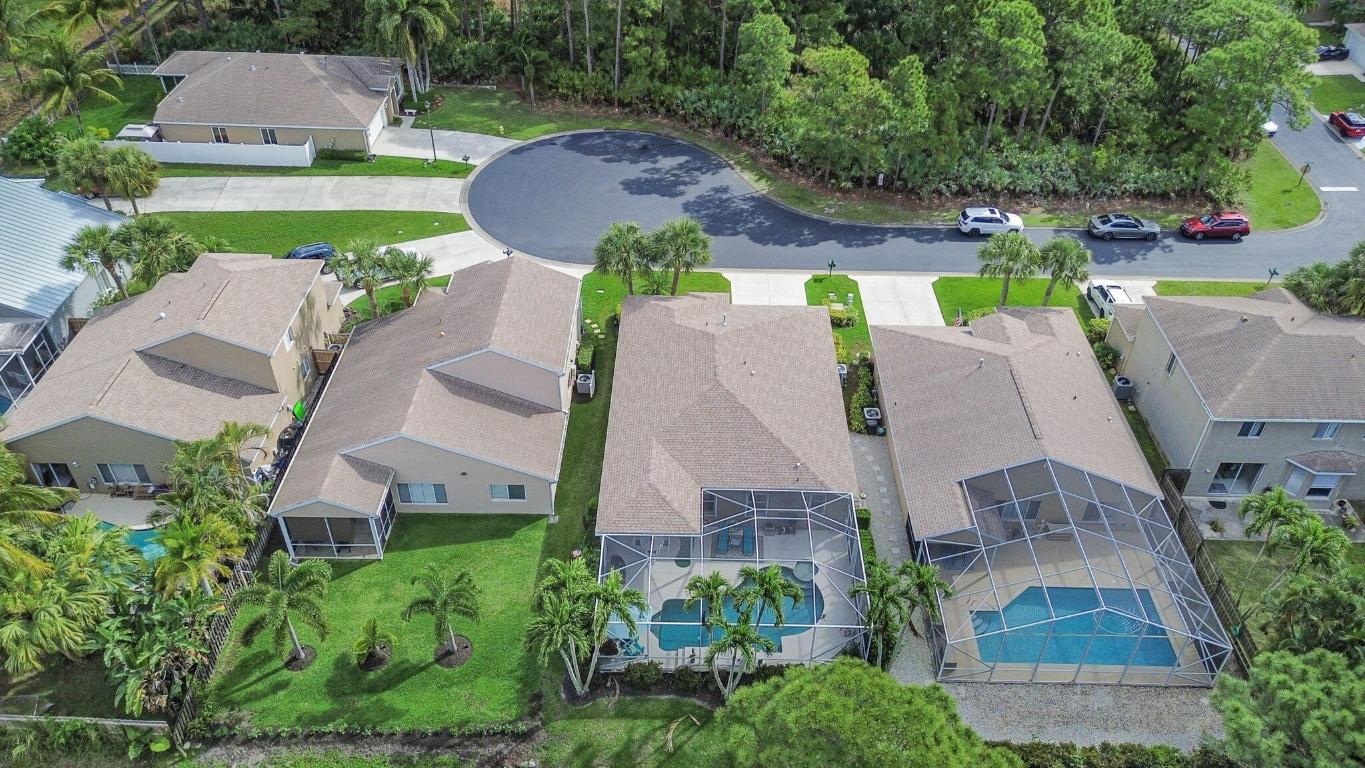 2432 SE Springtree Place