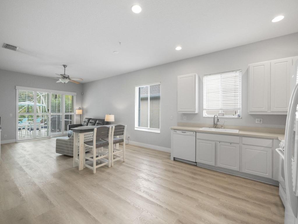 2432 SE Springtree Place