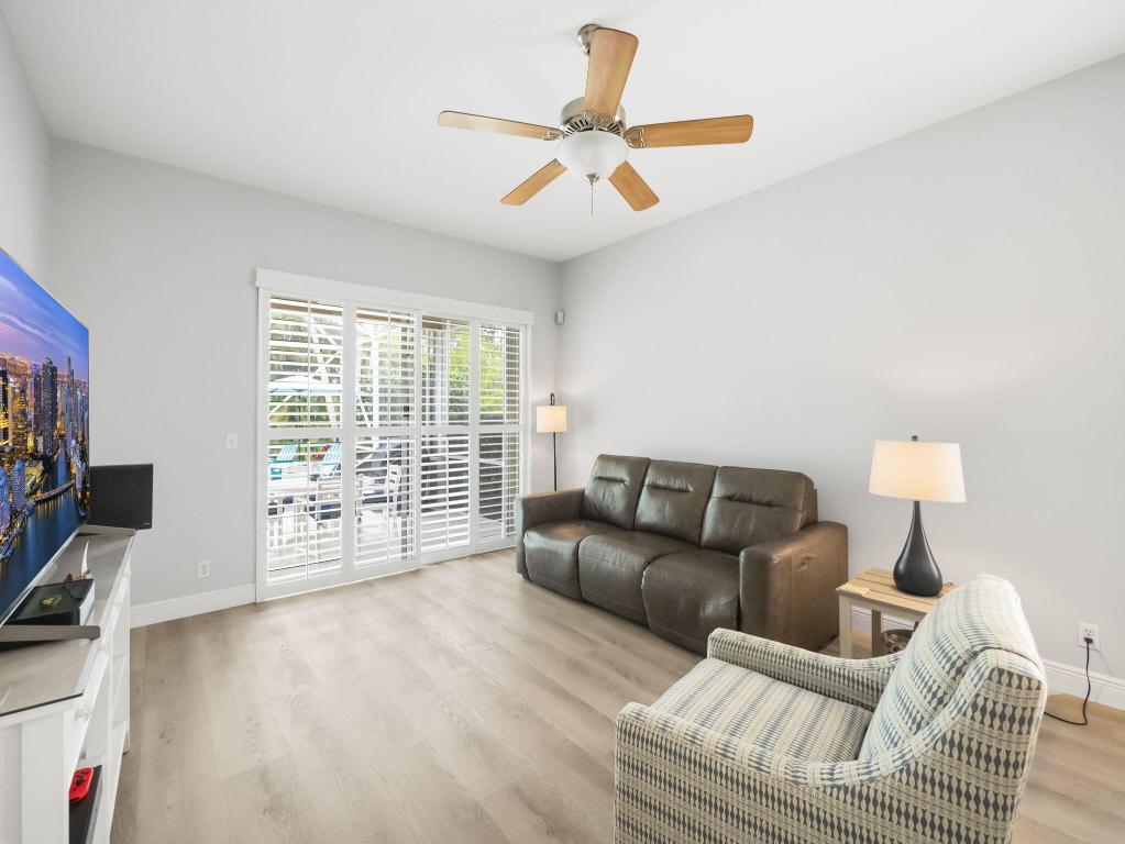 2432 SE Springtree Place