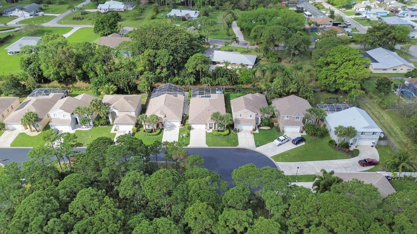 2432 SE Springtree Place