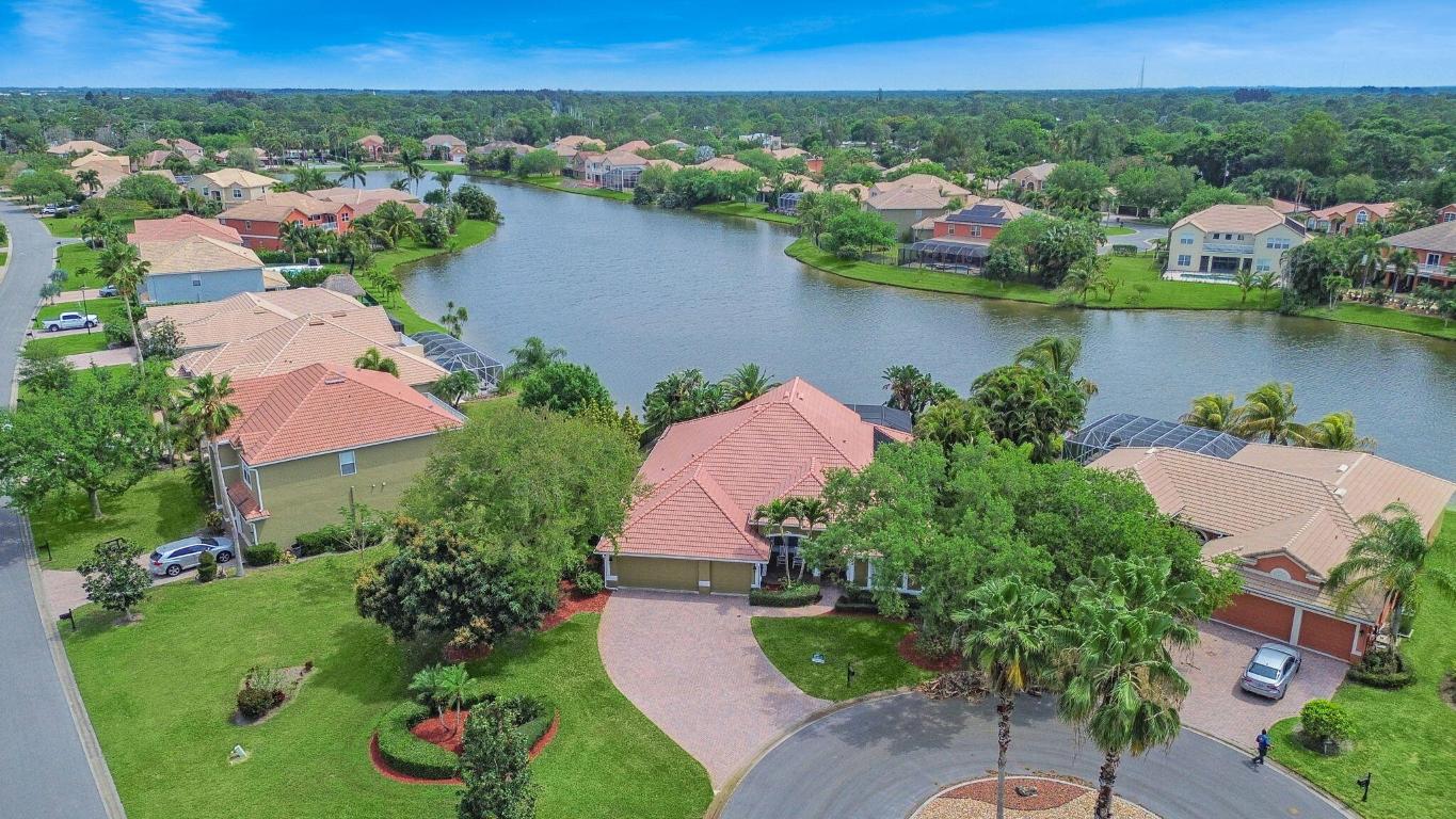 8389 SW Snapdragon Court