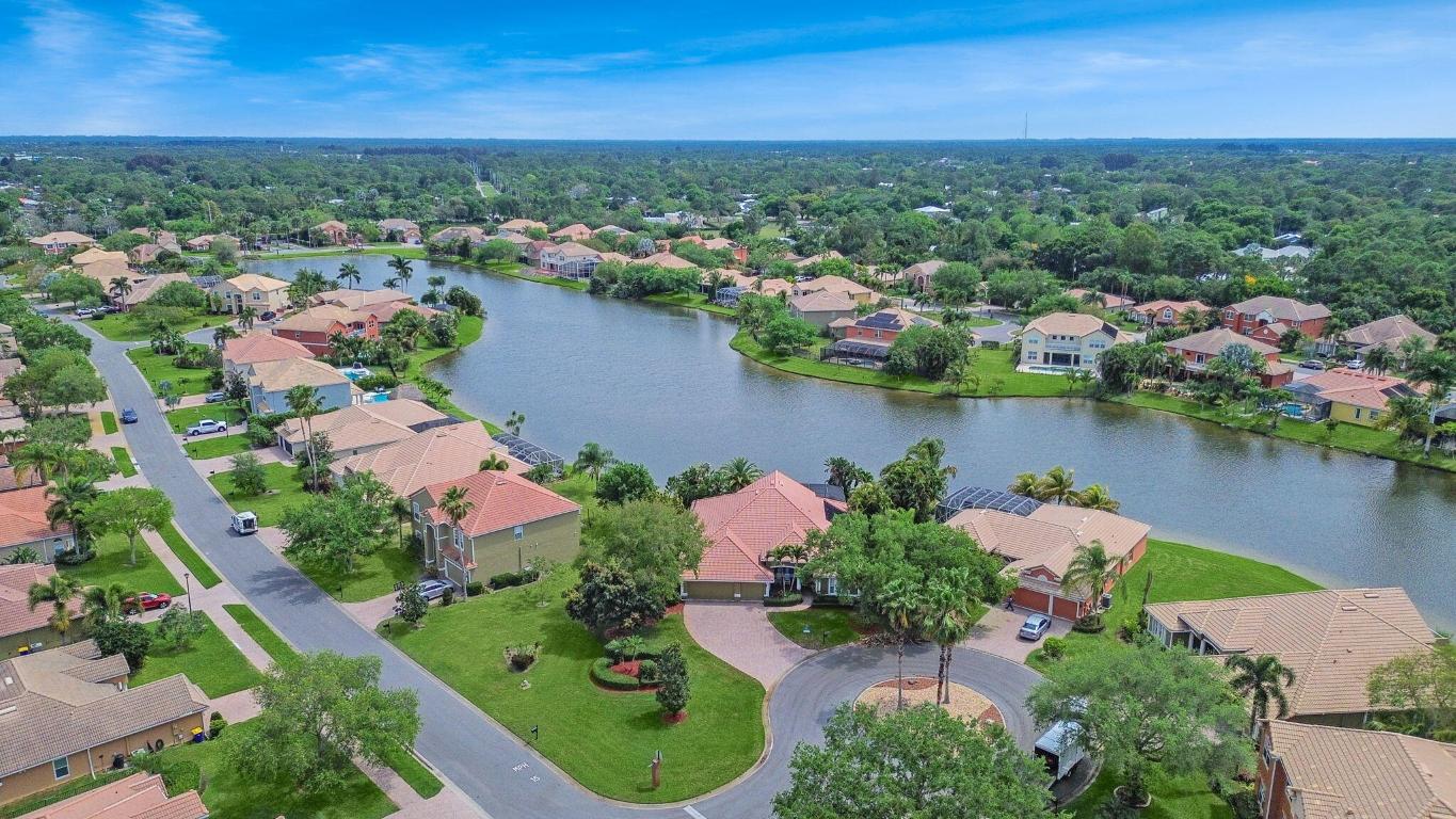 8389 SW Snapdragon Court