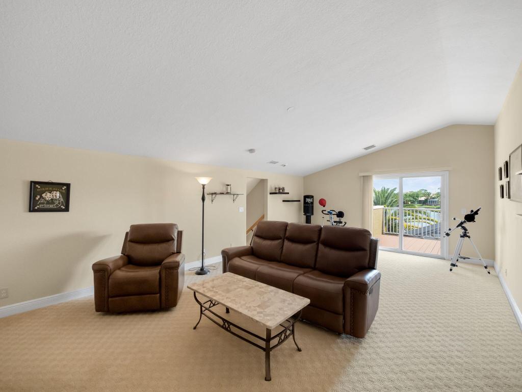 8389 SW Snapdragon Court