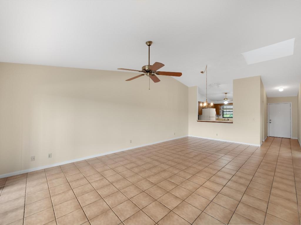 3011 SE Aster Lane 808