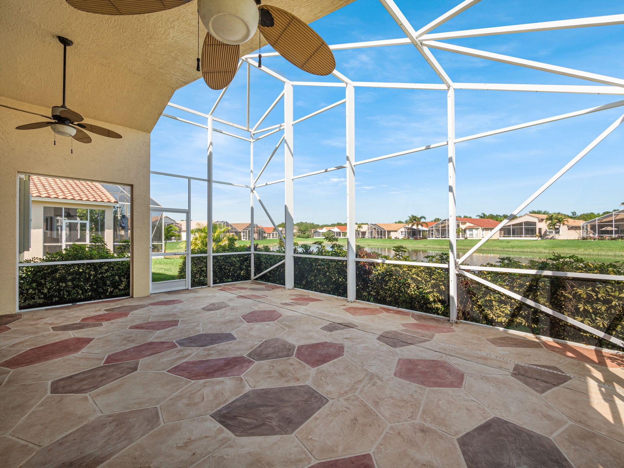 308 NW Shoreline Circle