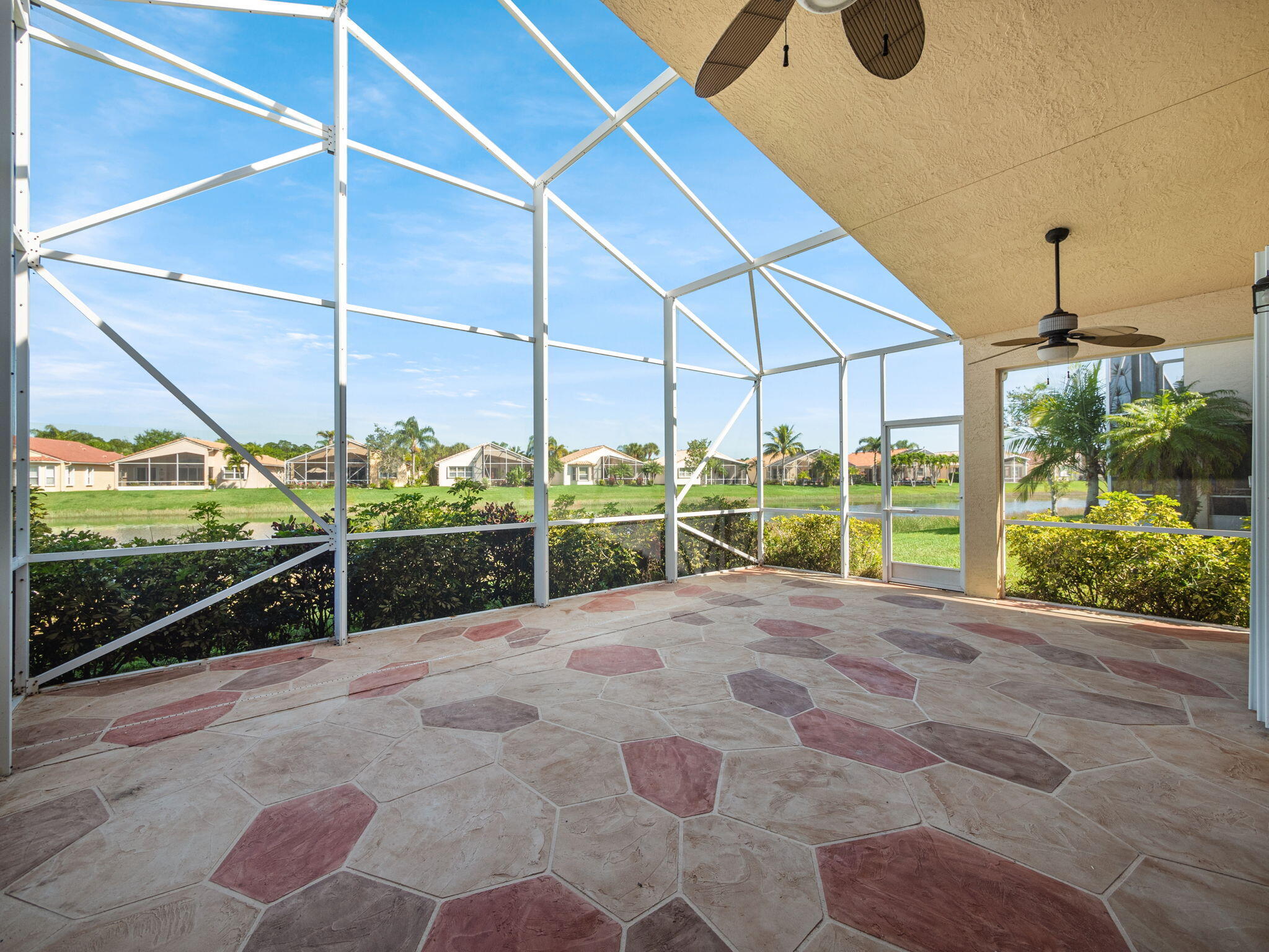 308 NW Shoreline Circle