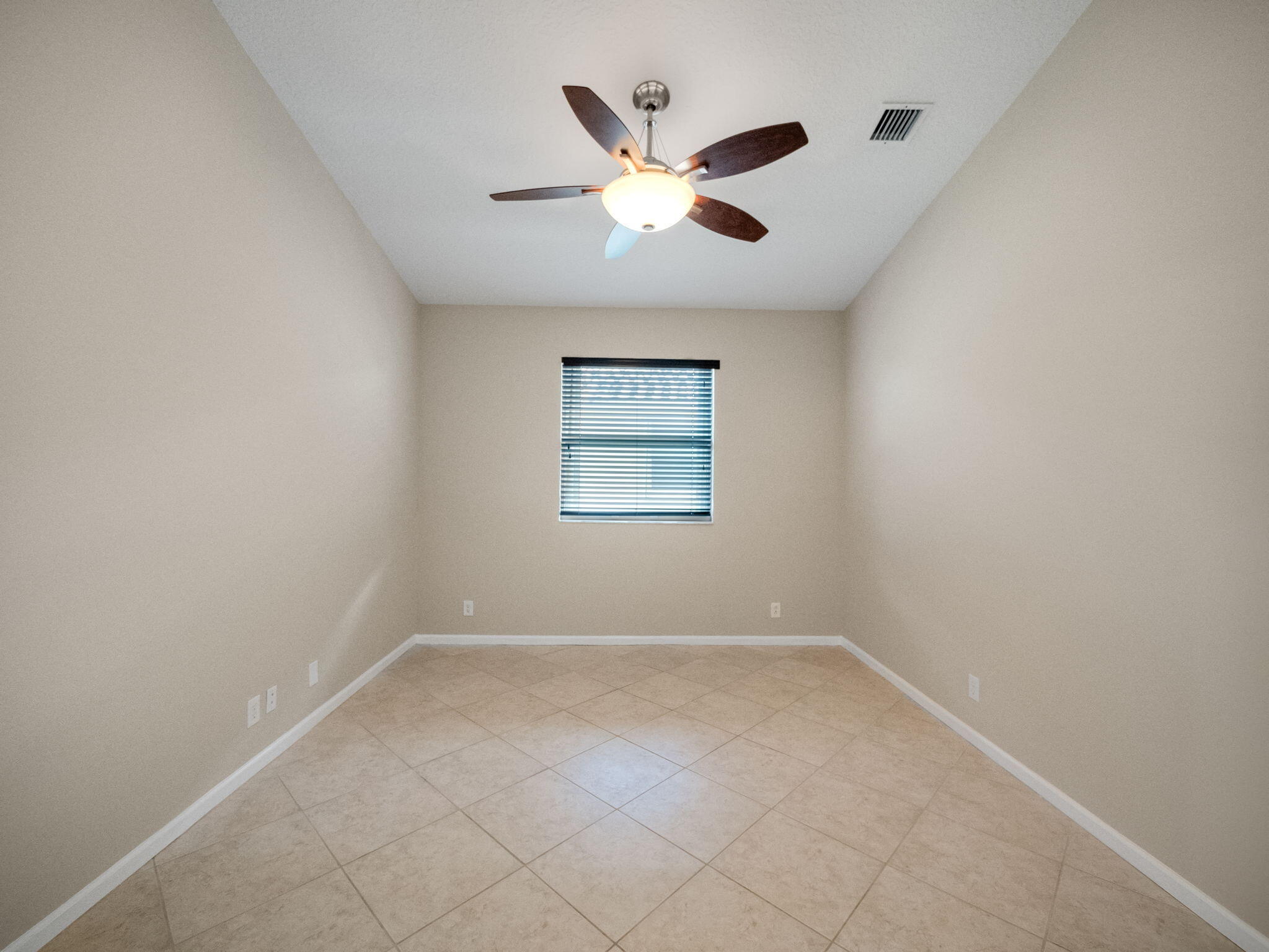 308 NW Shoreline Circle