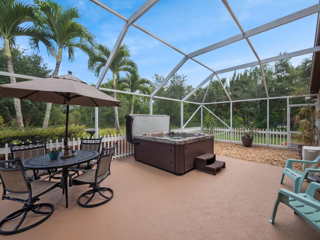 8121 SW Yachtsmans Drive