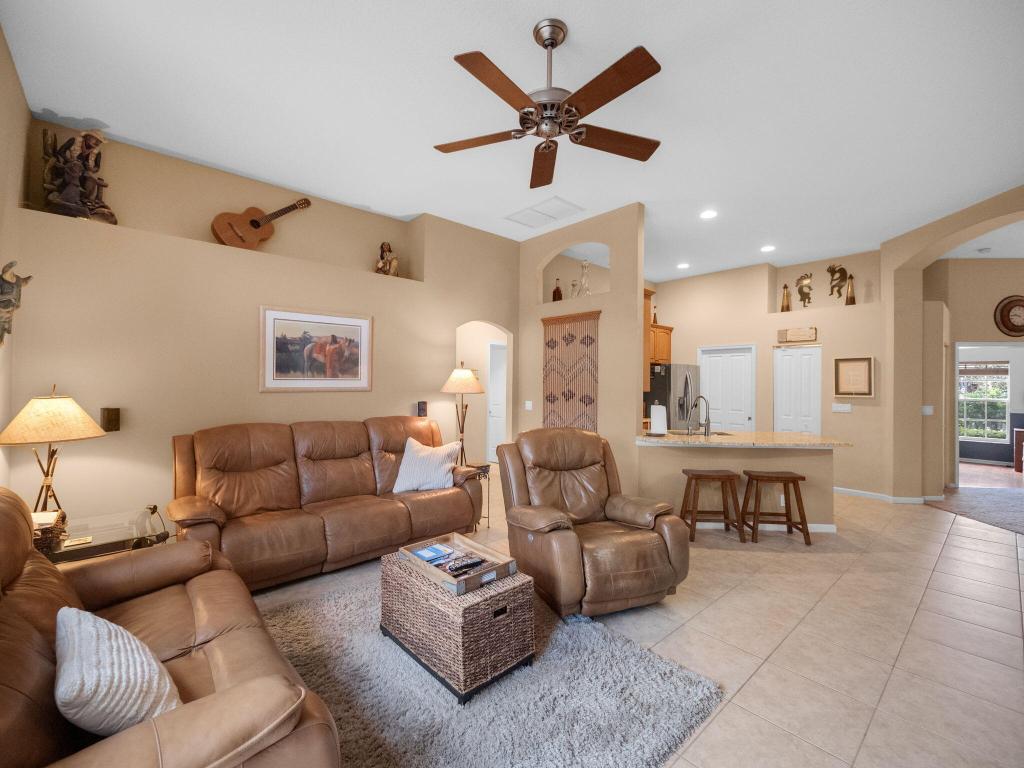 8121 SW Yachtsmans Drive