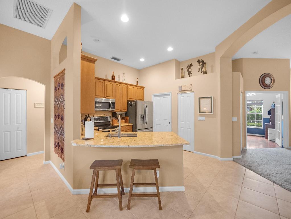 8121 SW Yachtsmans Drive