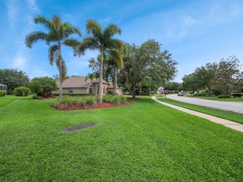 8121 SW Yachtsmans Drive