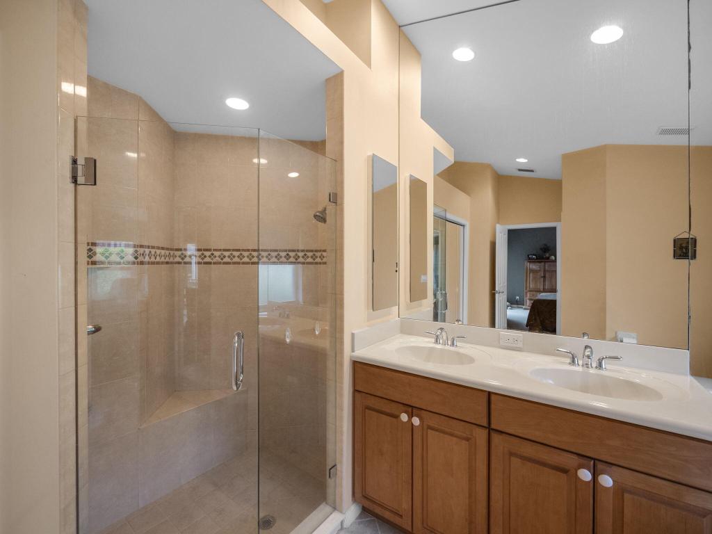 8121 SW Yachtsmans Drive