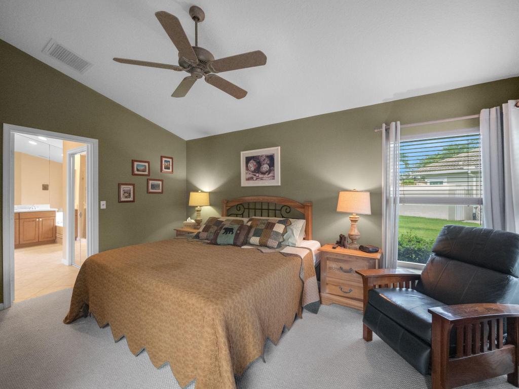 8121 SW Yachtsmans Drive