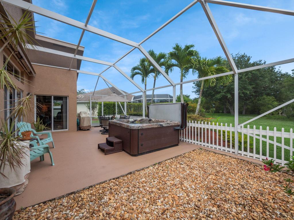 8121 SW Yachtsmans Drive