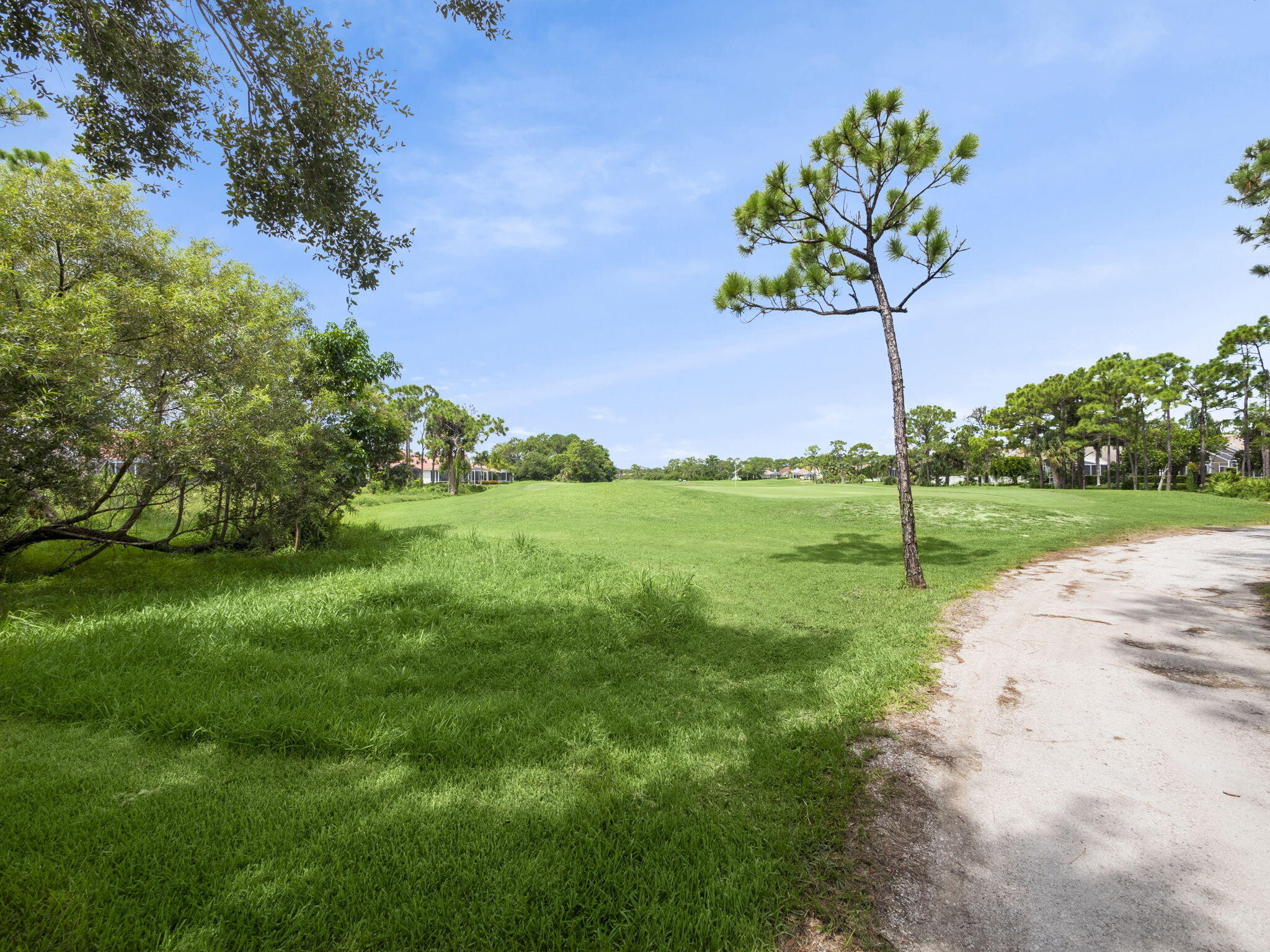 7136 SE Twin Oaks Circle