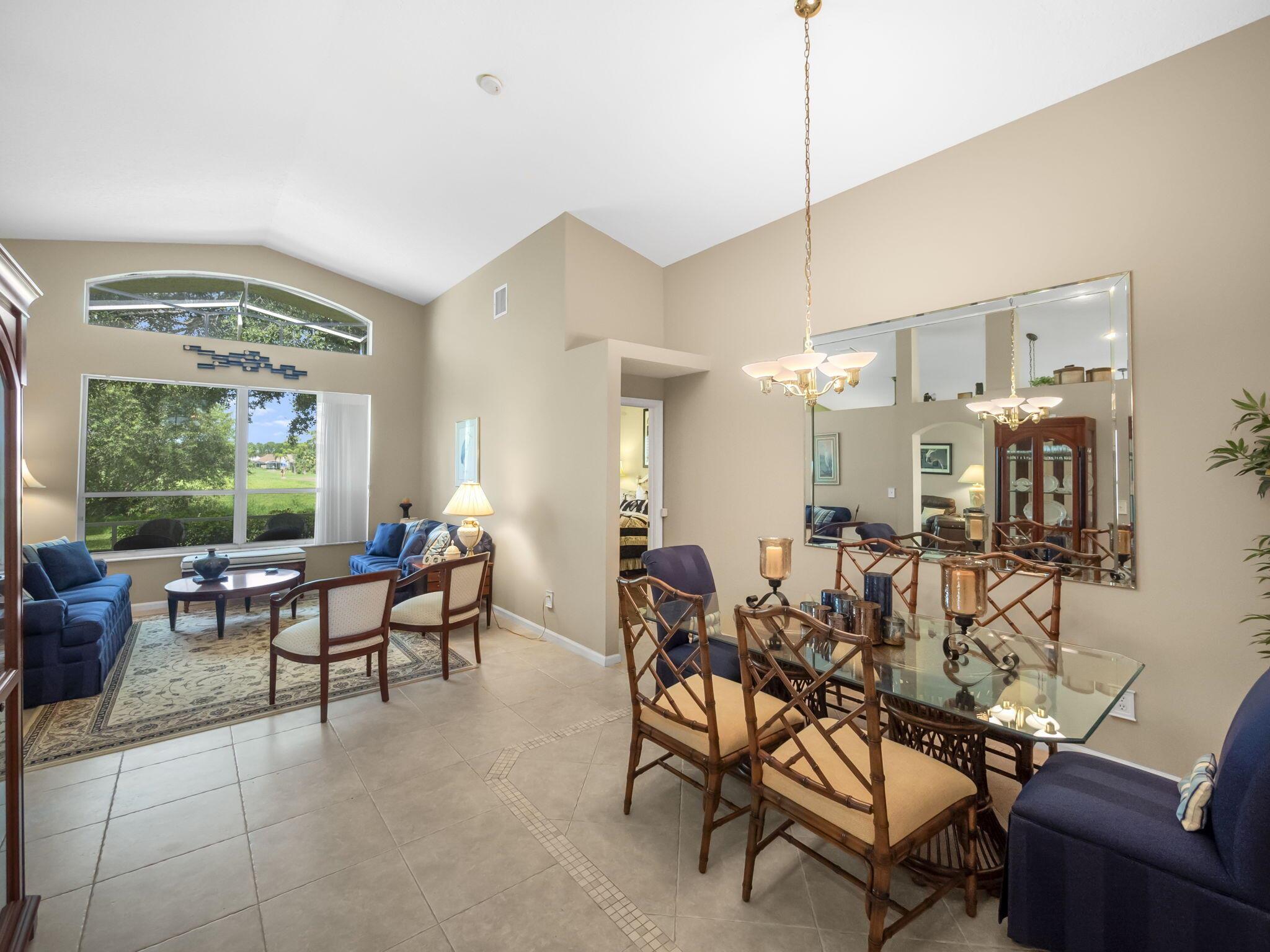 7136 SE Twin Oaks Circle