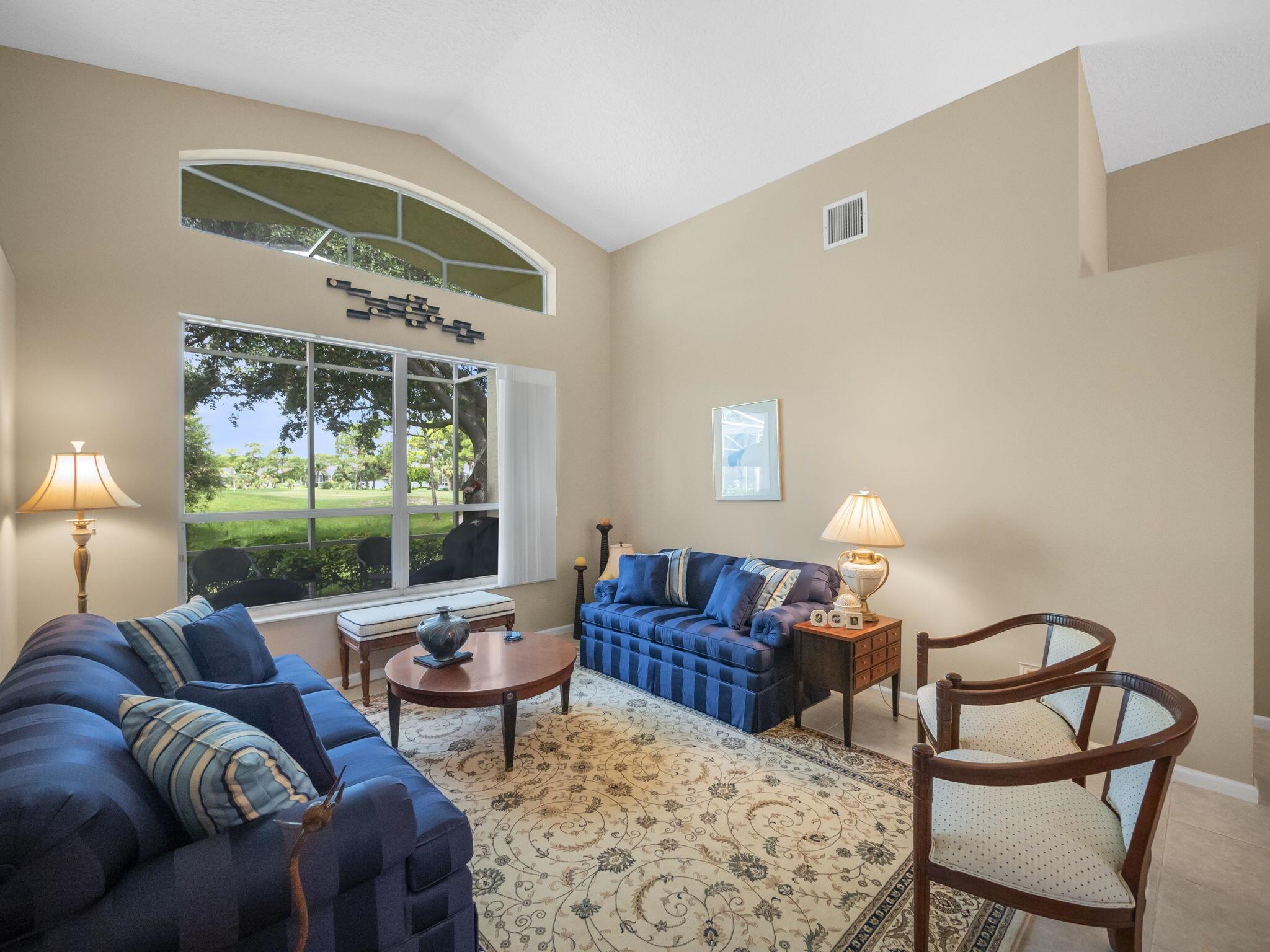 7136 SE Twin Oaks Circle