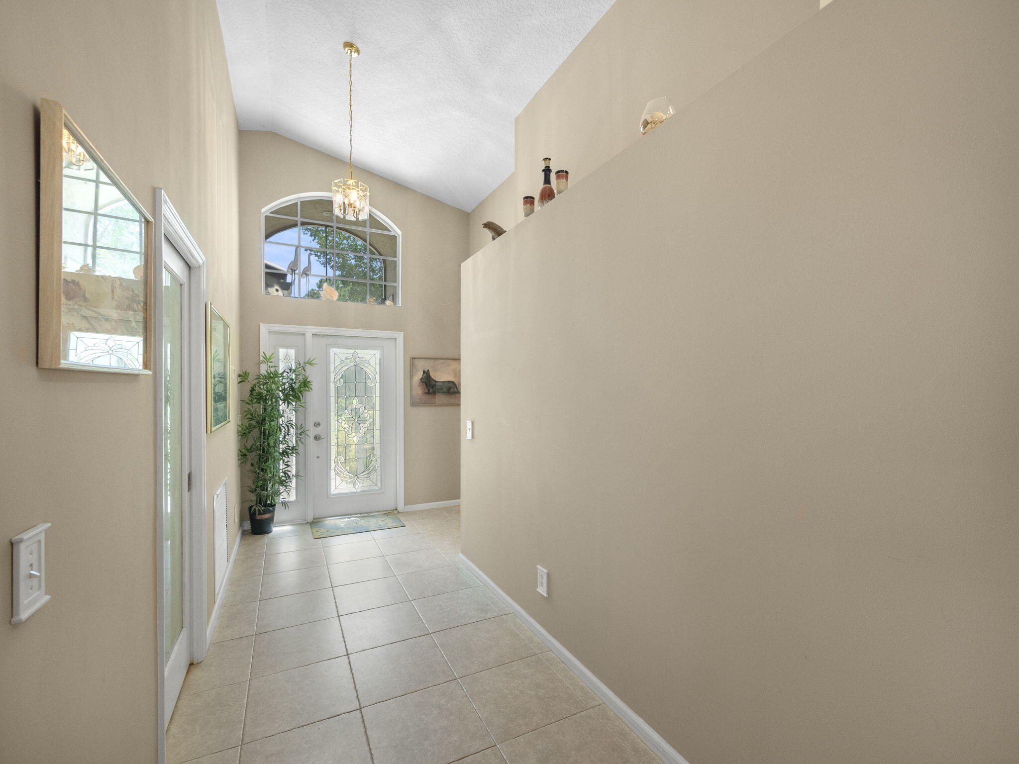 7136 SE Twin Oaks Circle