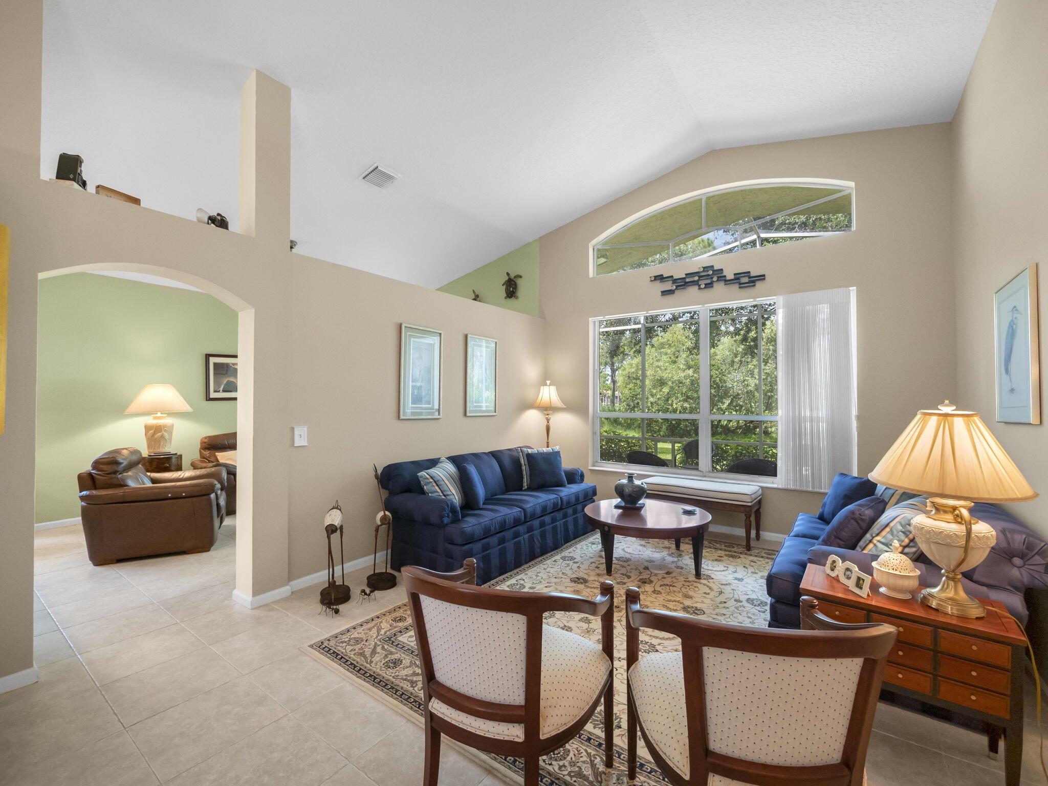 7136 SE Twin Oaks Circle