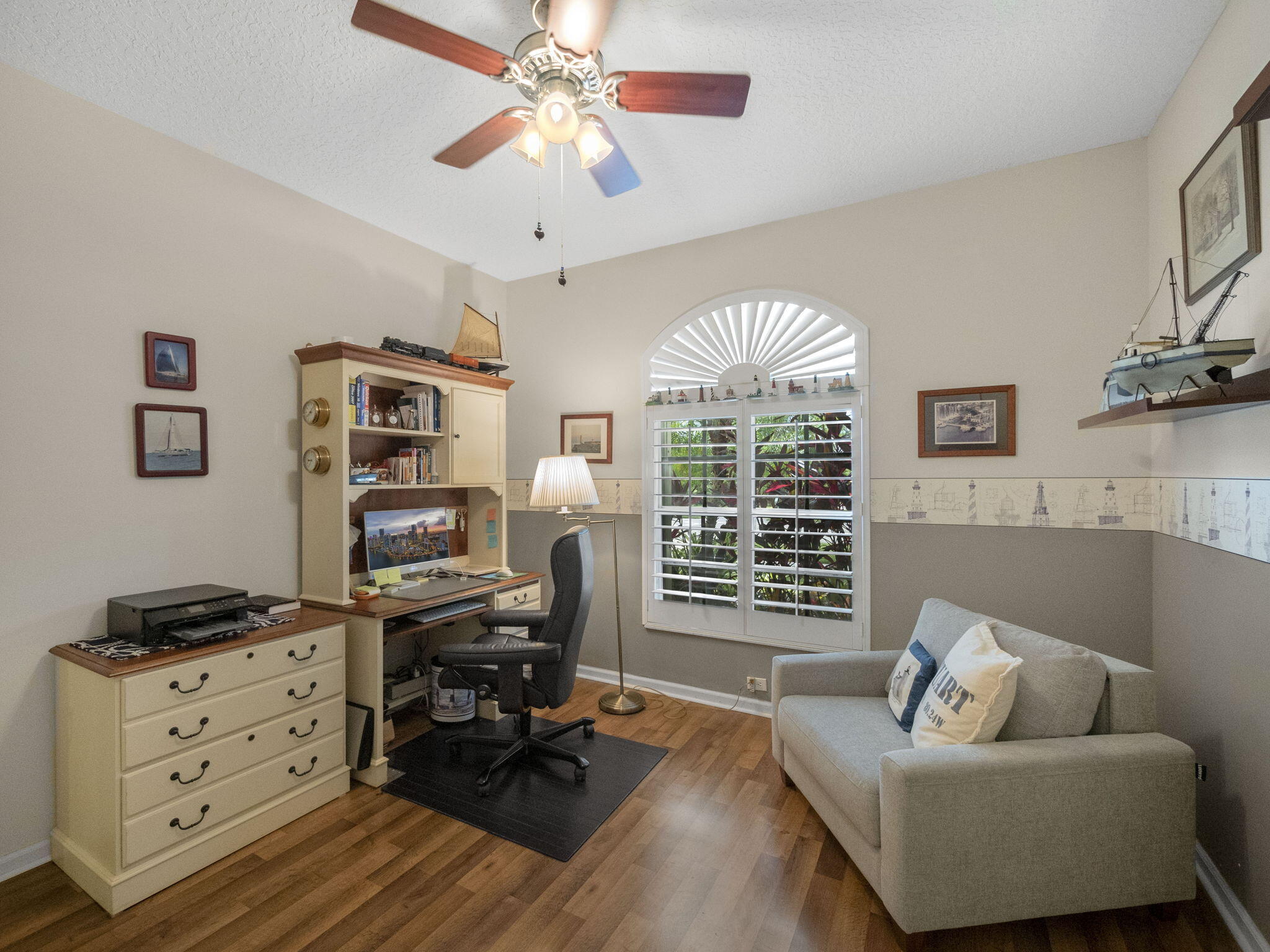 7136 SE Twin Oaks Circle