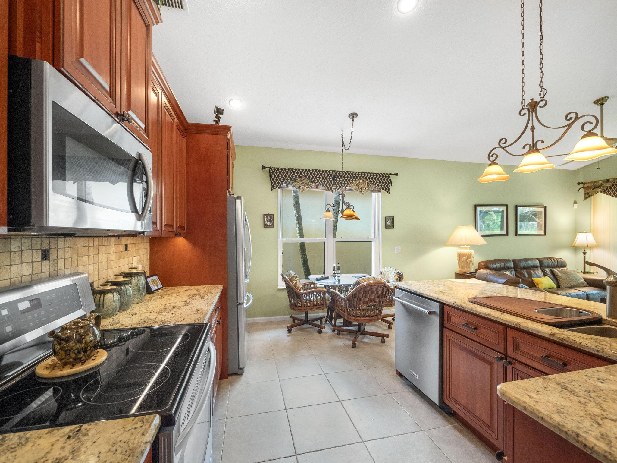 7136 SE Twin Oaks Circle