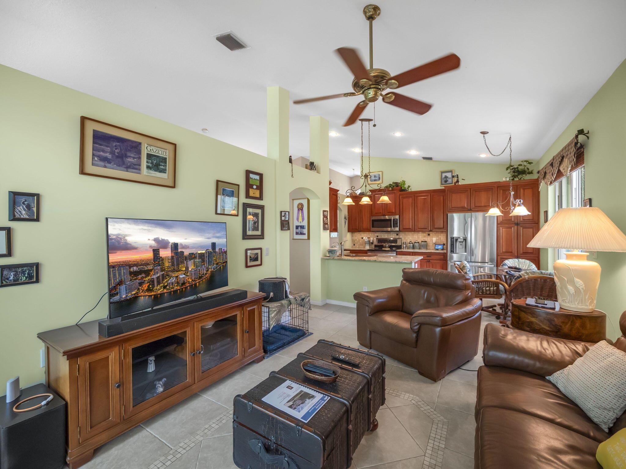 7136 SE Twin Oaks Circle