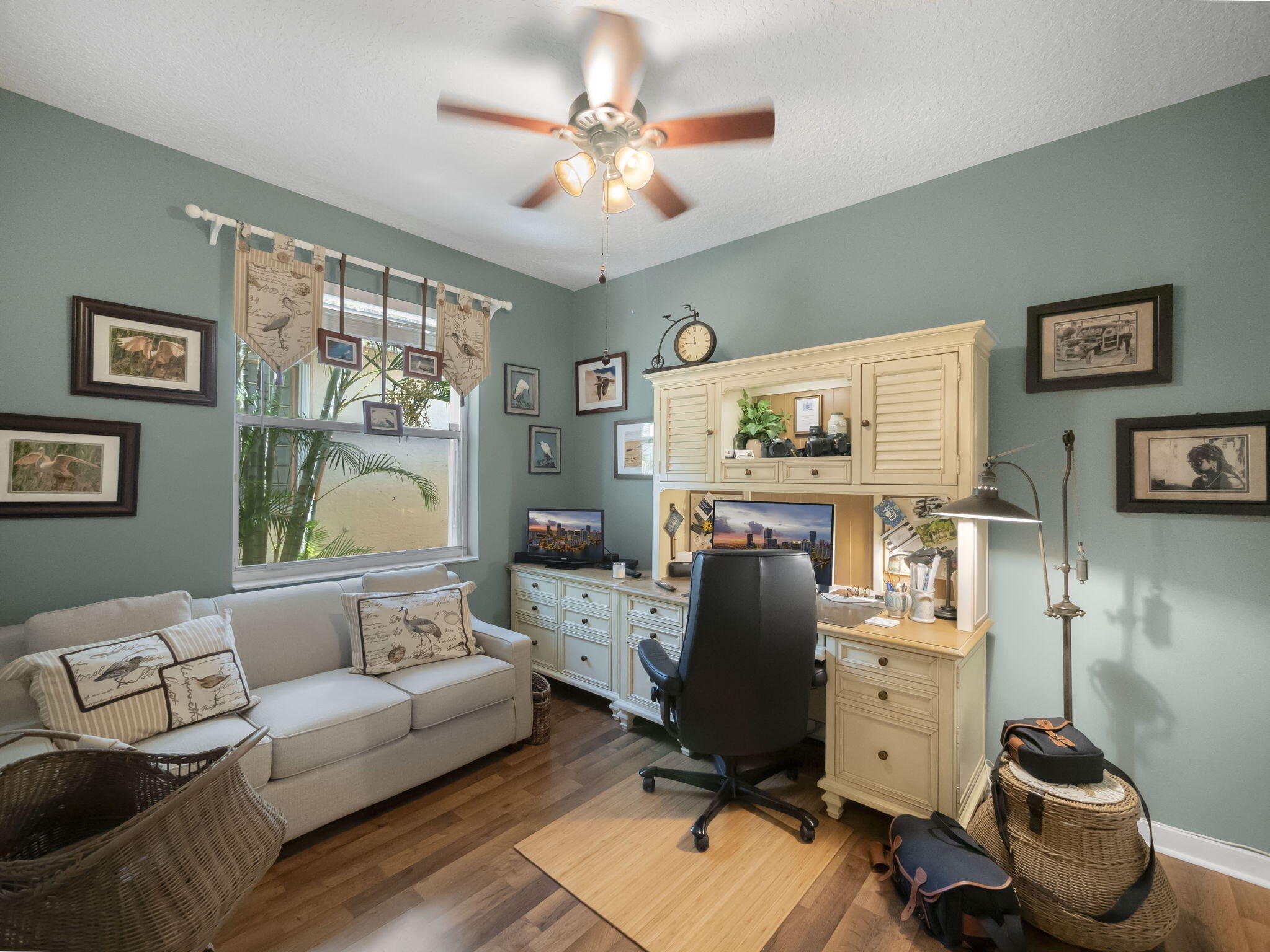 7136 SE Twin Oaks Circle