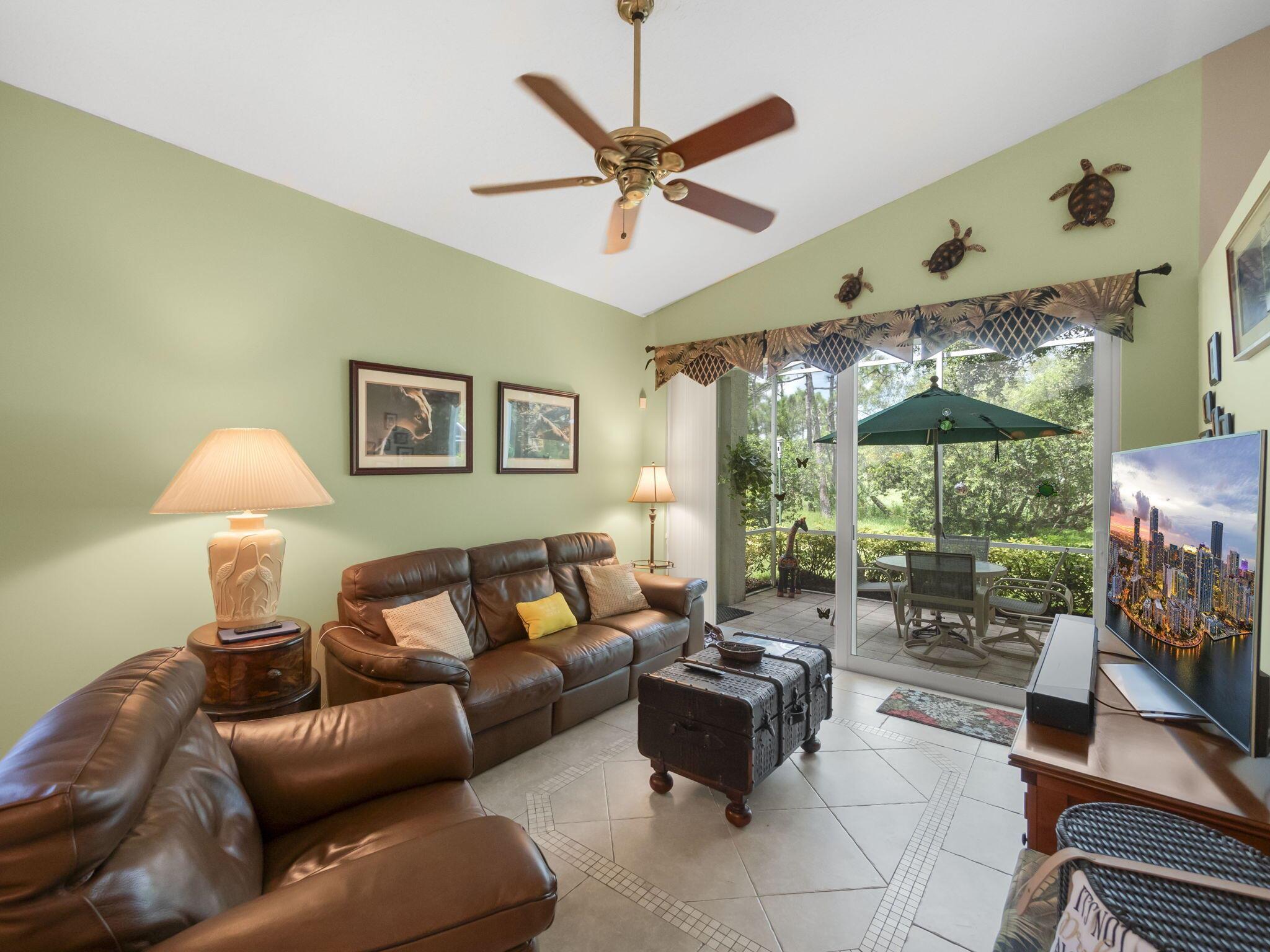 7136 SE Twin Oaks Circle