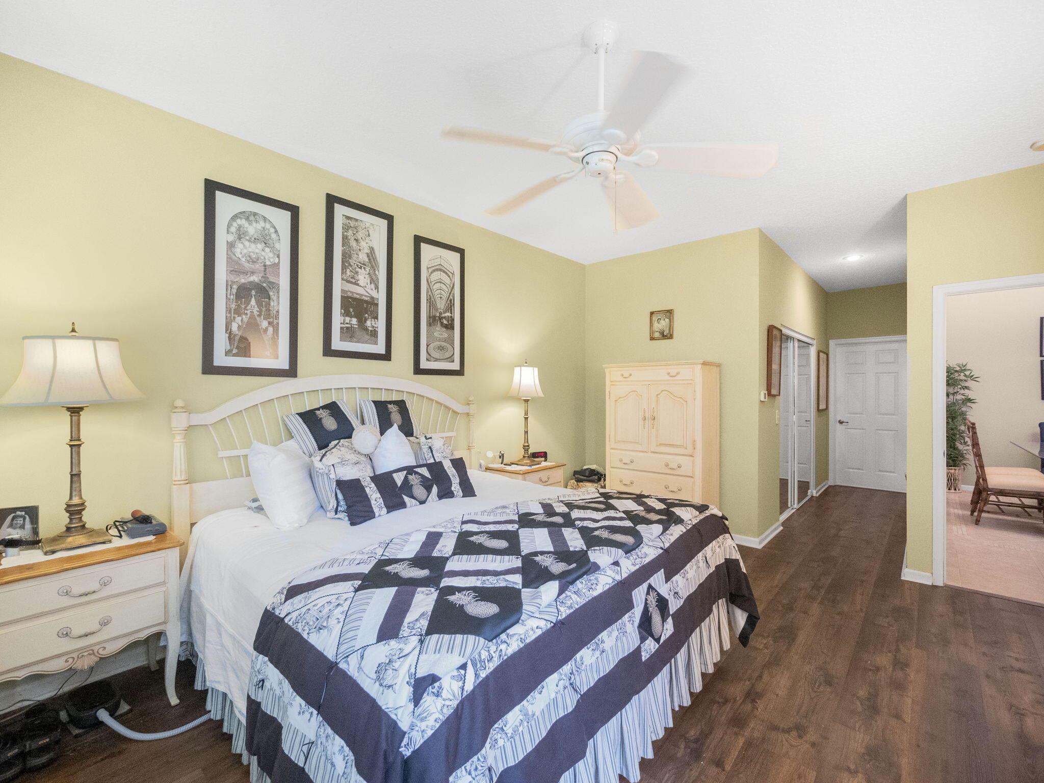 7136 SE Twin Oaks Circle