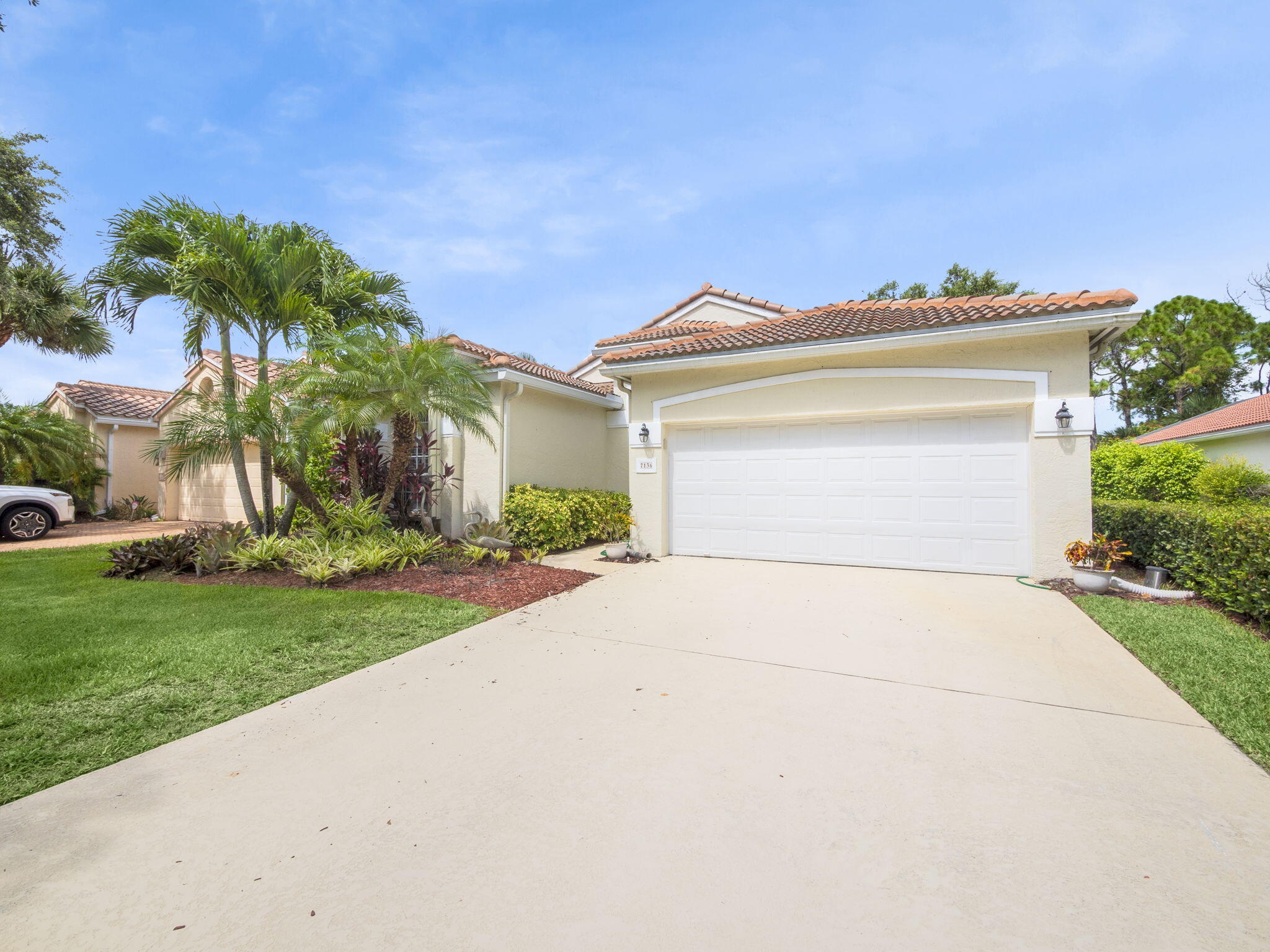 7136 SE Twin Oaks Circle
